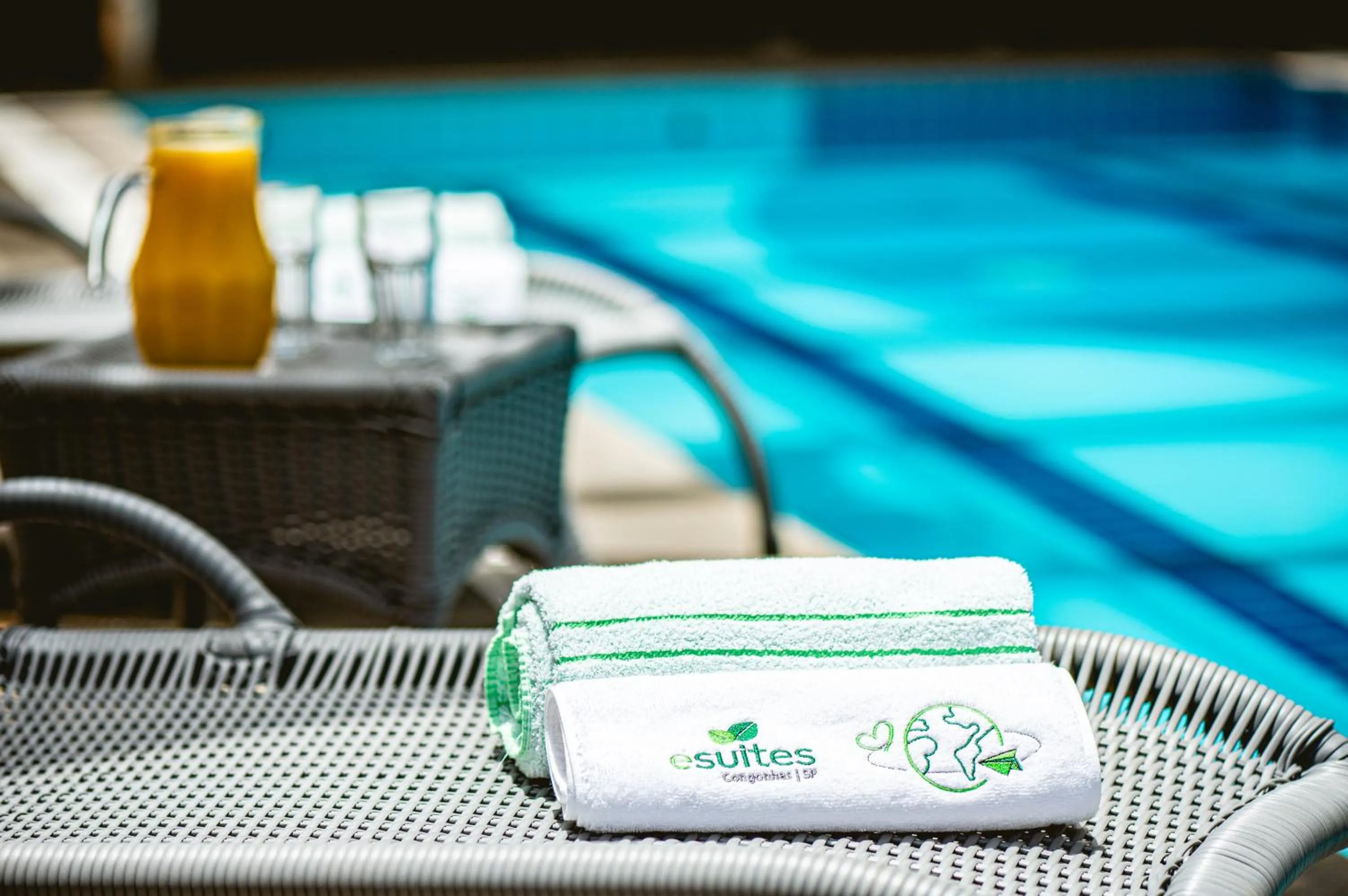 Pool view in eSuítes Congonhas by Atlantica