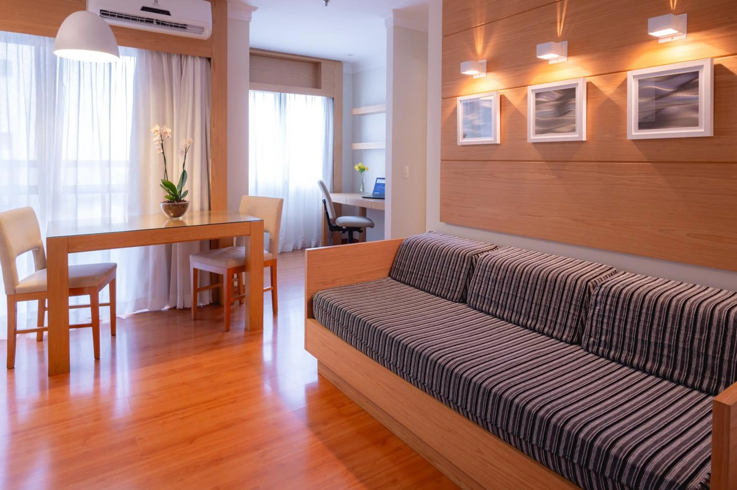 Living room in eSuítes Congonhas by Atlantica