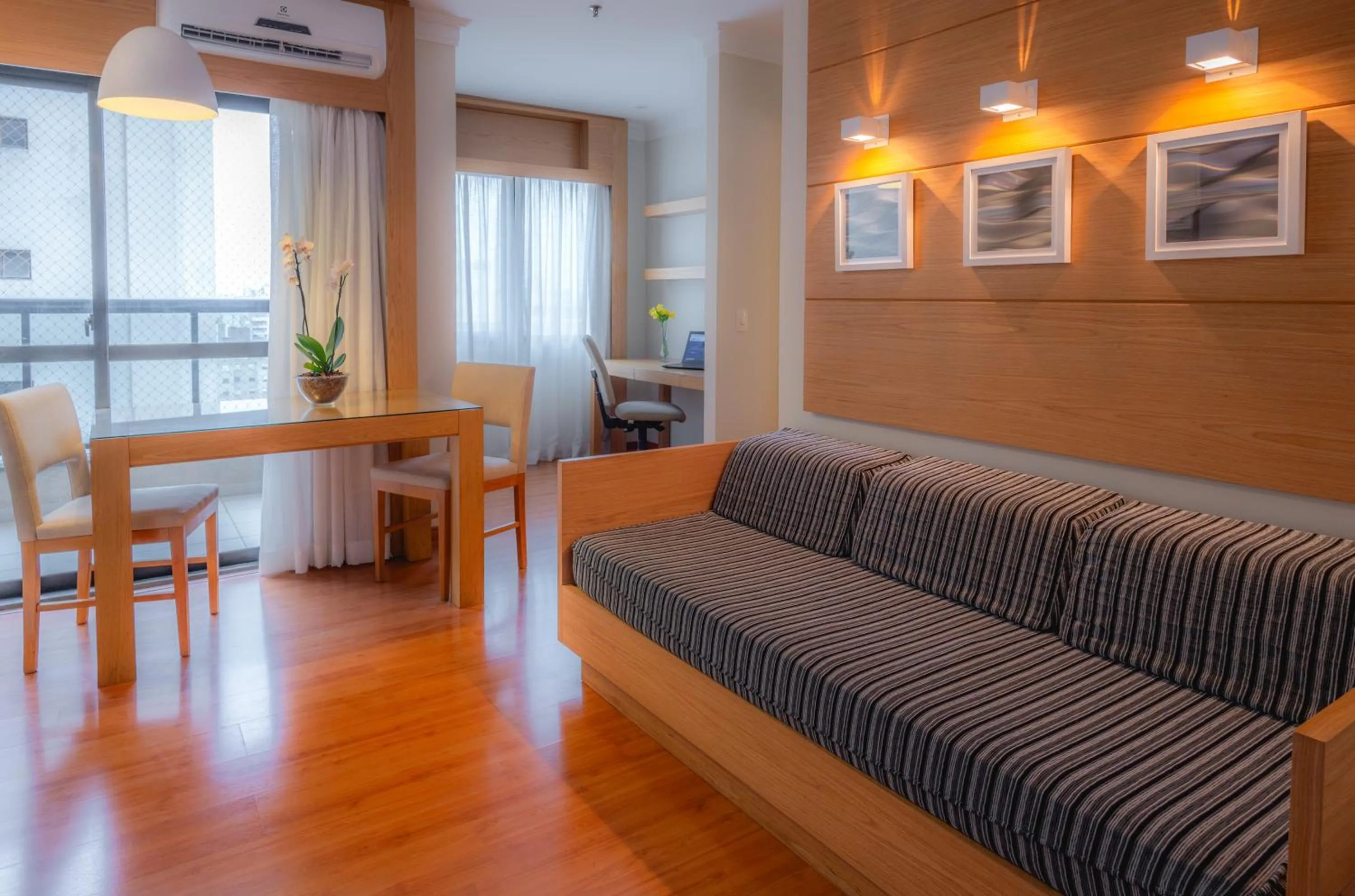 Living room in eSuítes Congonhas by Atlantica