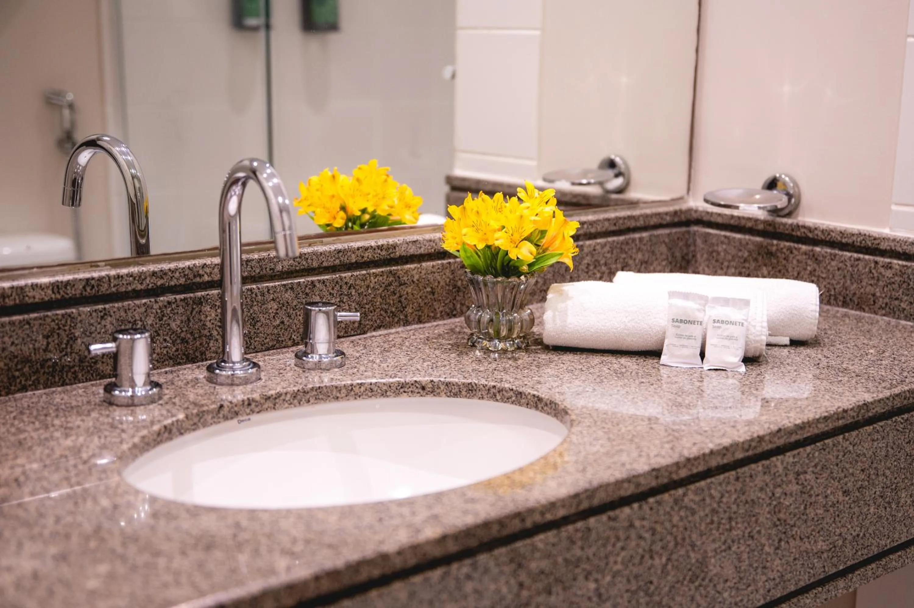 Bathroom in eSuítes Congonhas by Atlantica