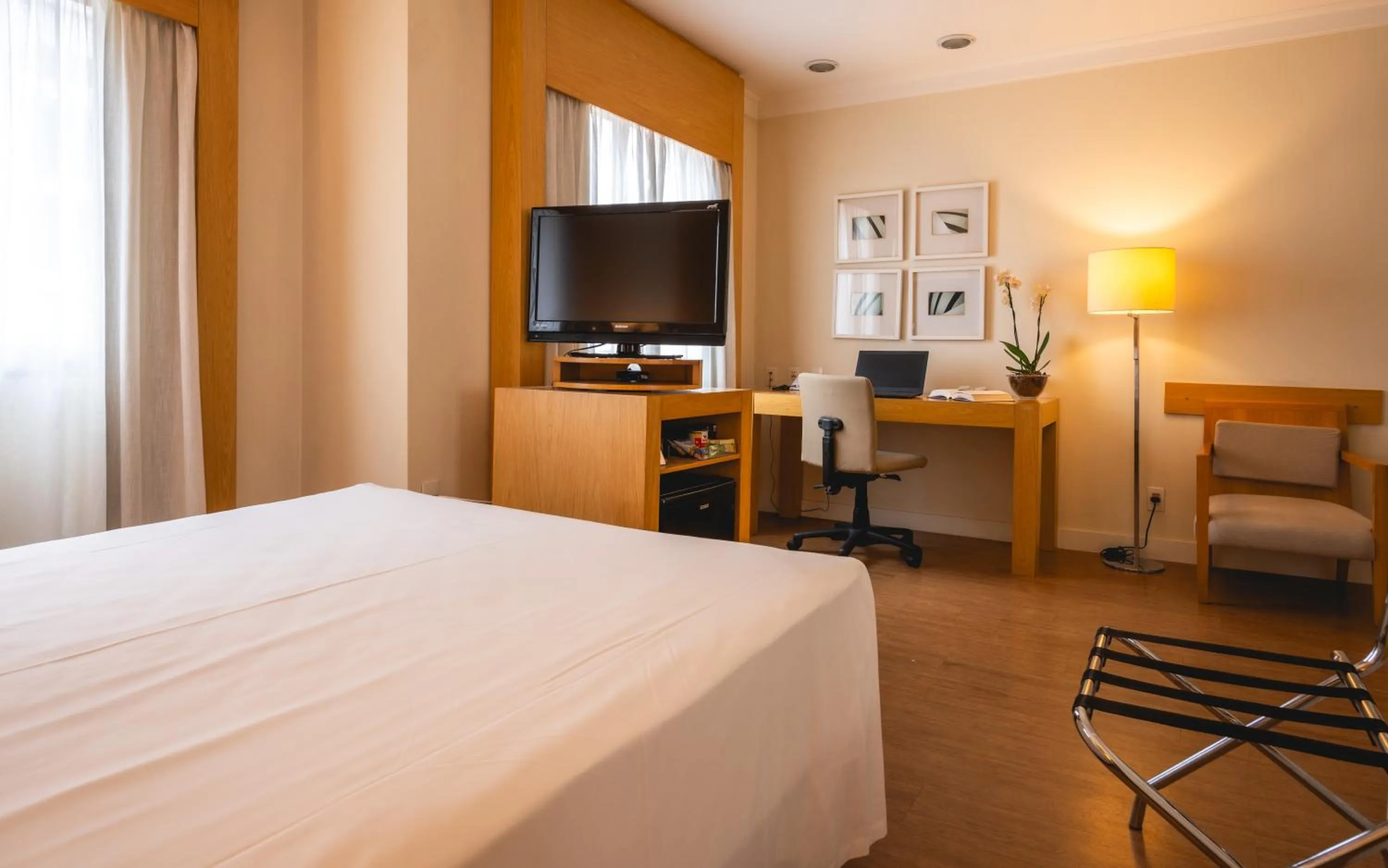 Bed in eSuítes Congonhas by Atlantica