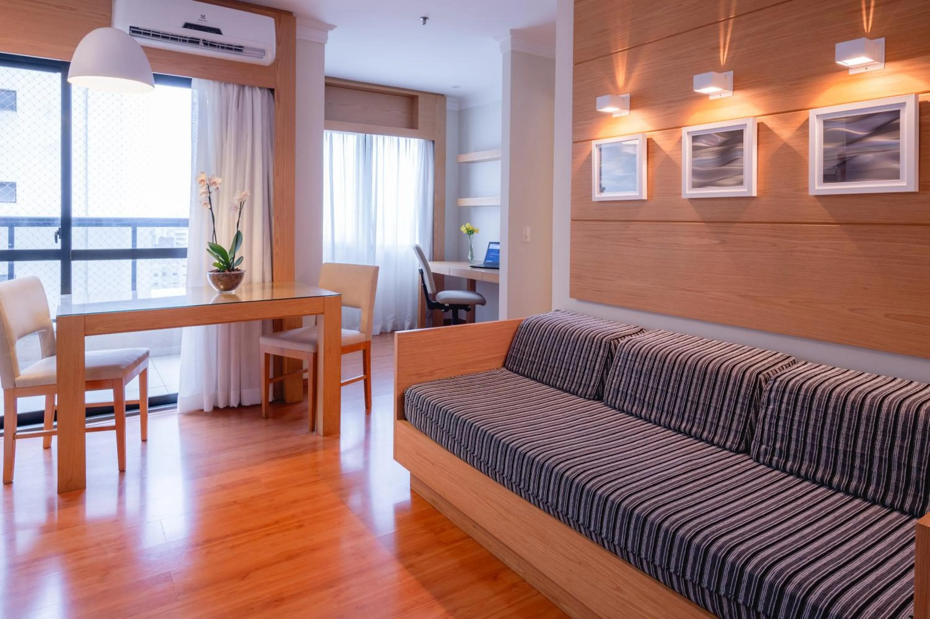 Living room in eSuítes Congonhas by Atlantica