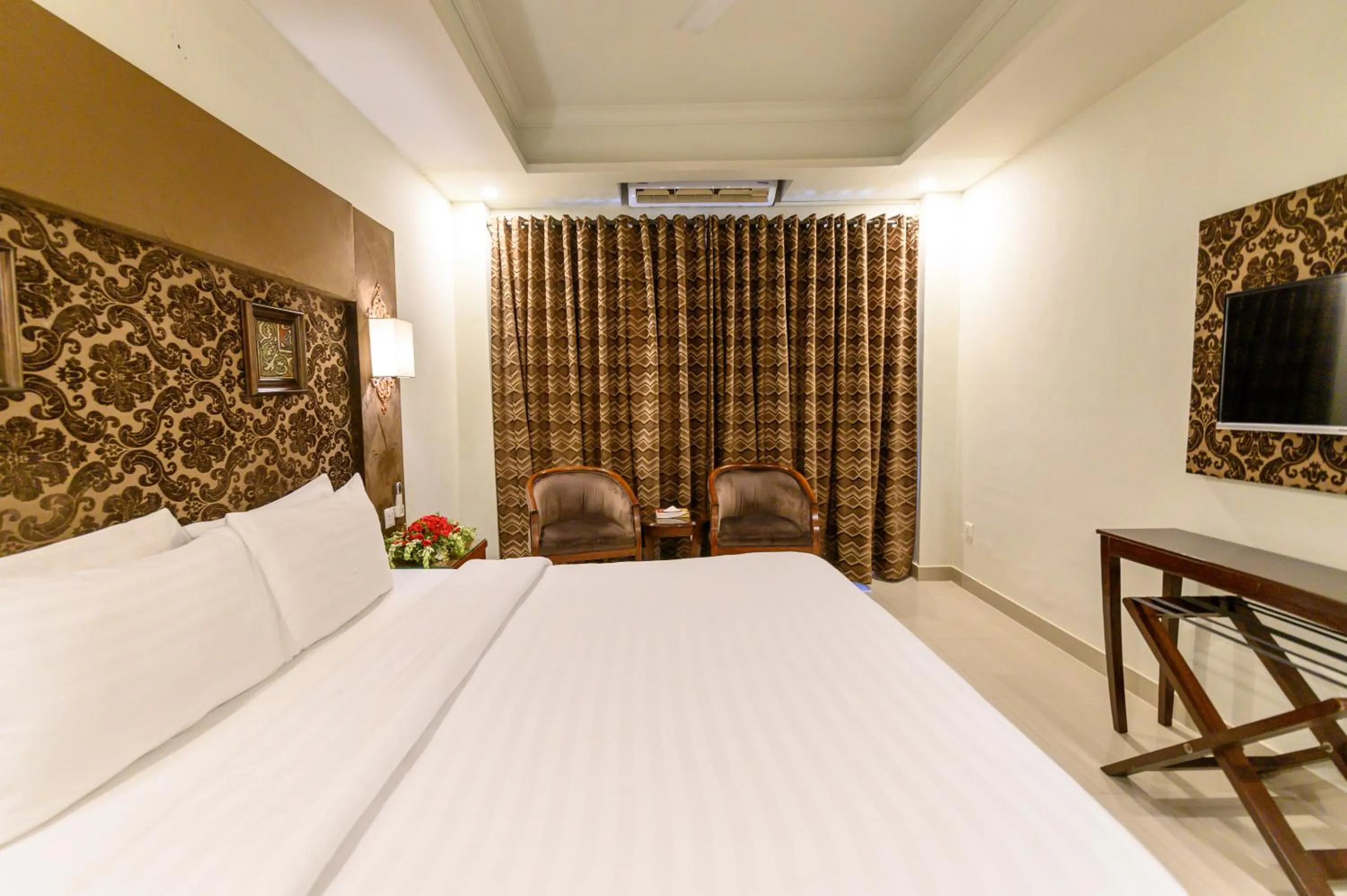 Bedroom, Bed in Hotel One Jinnah, Islamabad