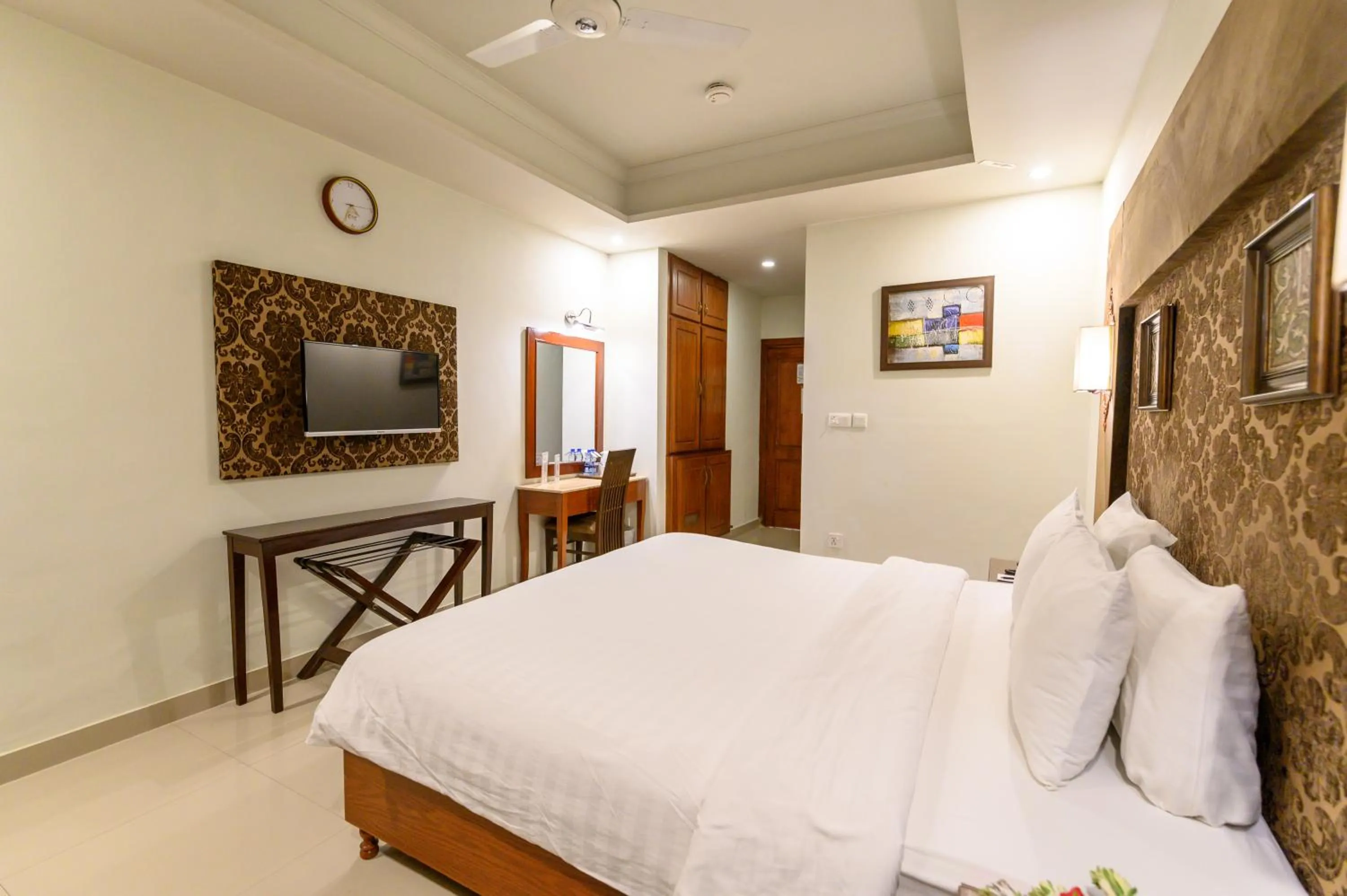 Bedroom, Bed in Hotel One Jinnah, Islamabad