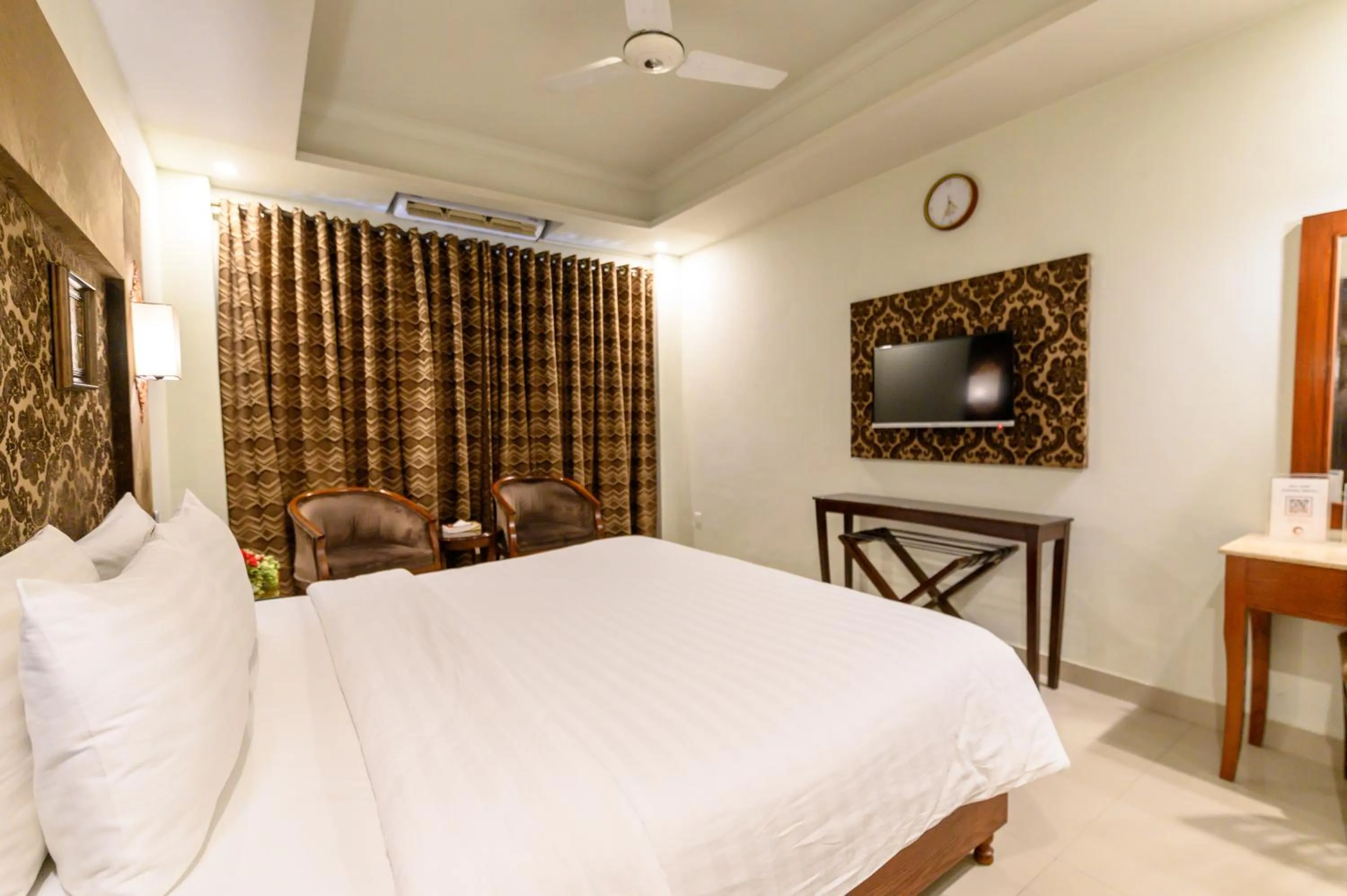 Bedroom, Bed in Hotel One Jinnah, Islamabad