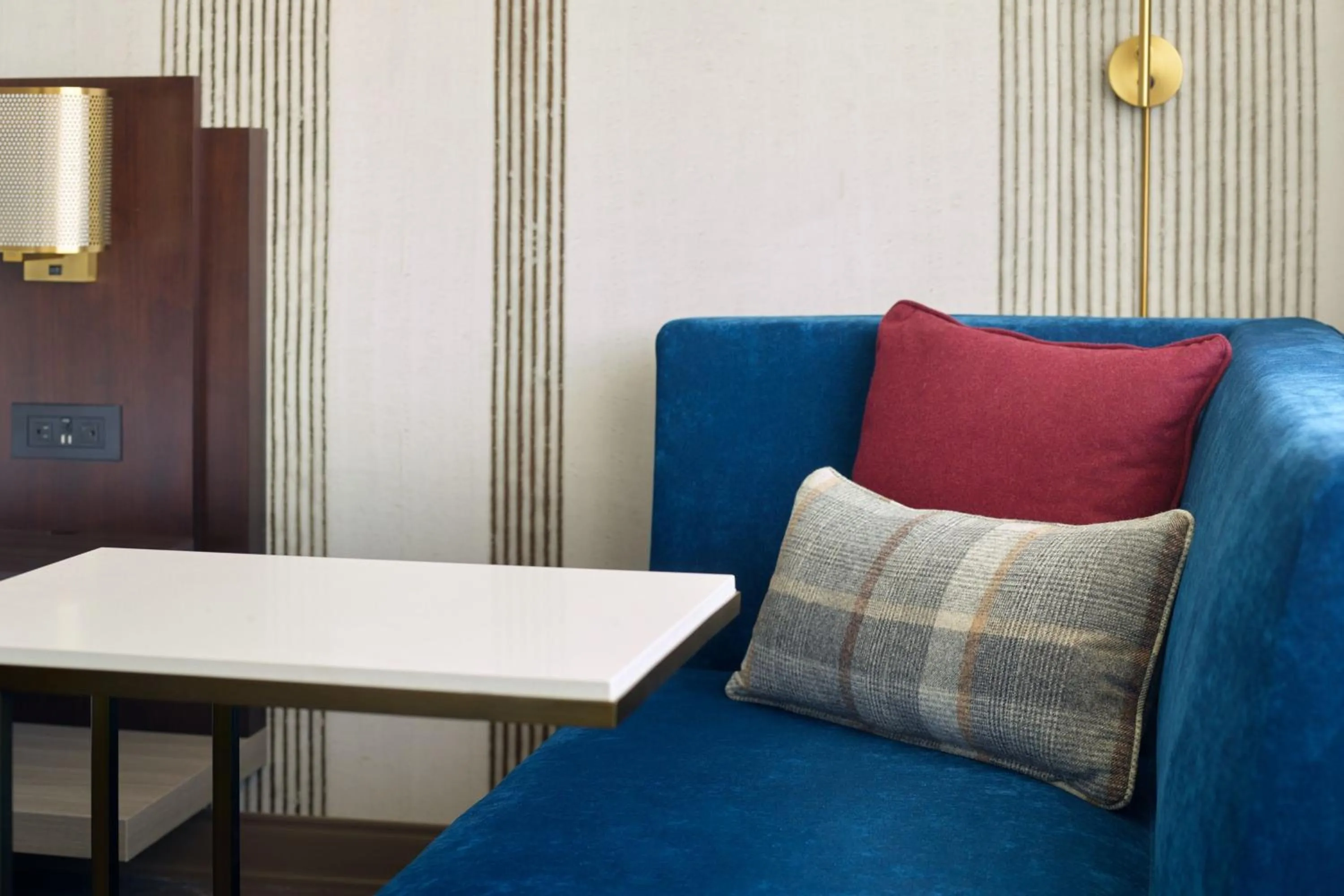 Lounge or bar in Marriott Kansas City Overland Park