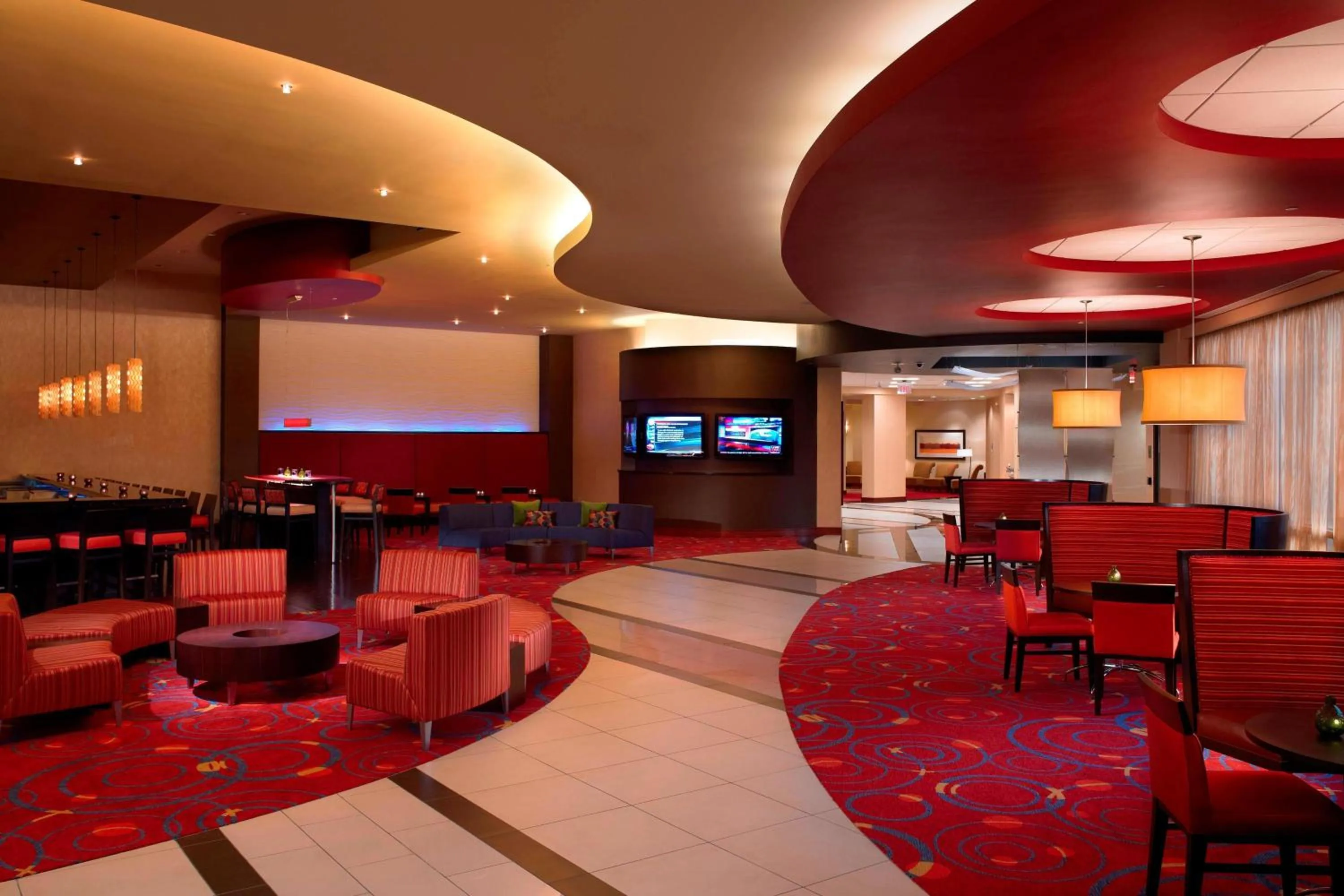 Lounge or bar in Marriott Kansas City Overland Park