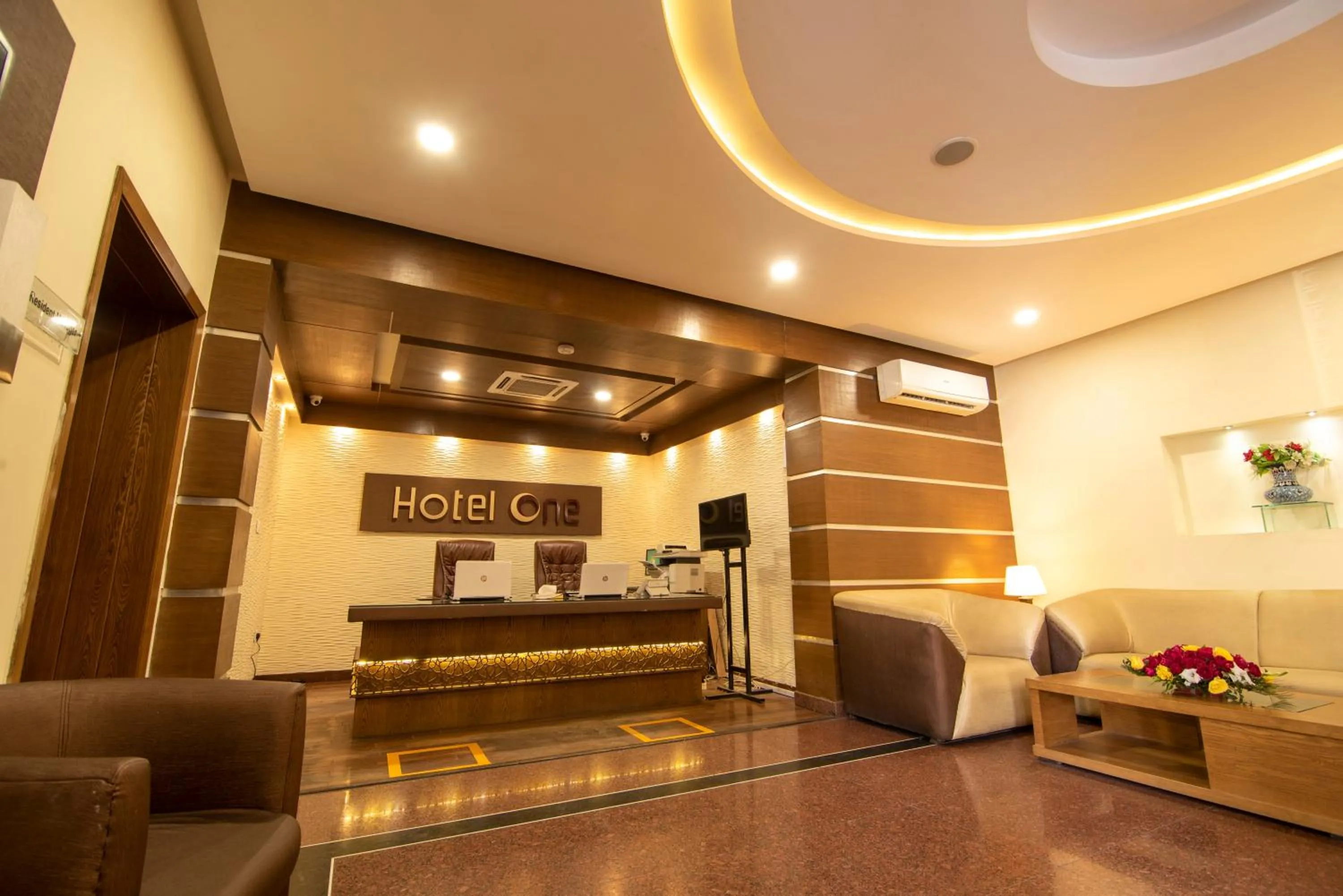 Lobby or reception in Hotel One Tariq Road Multan