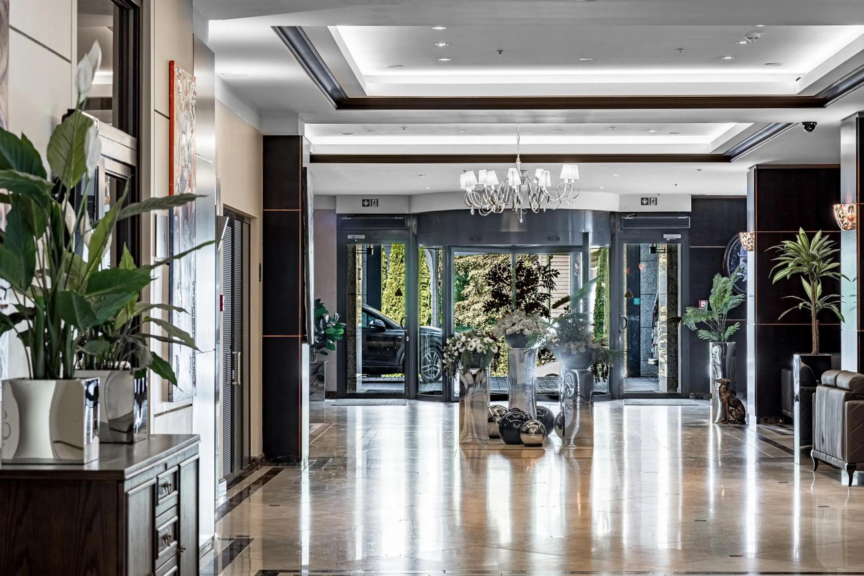 Facade/entrance in VILNIUS PARK PLAZA HOTEL, Restaurant & Terrace, Panorama Bar, Conference & Banquet Center