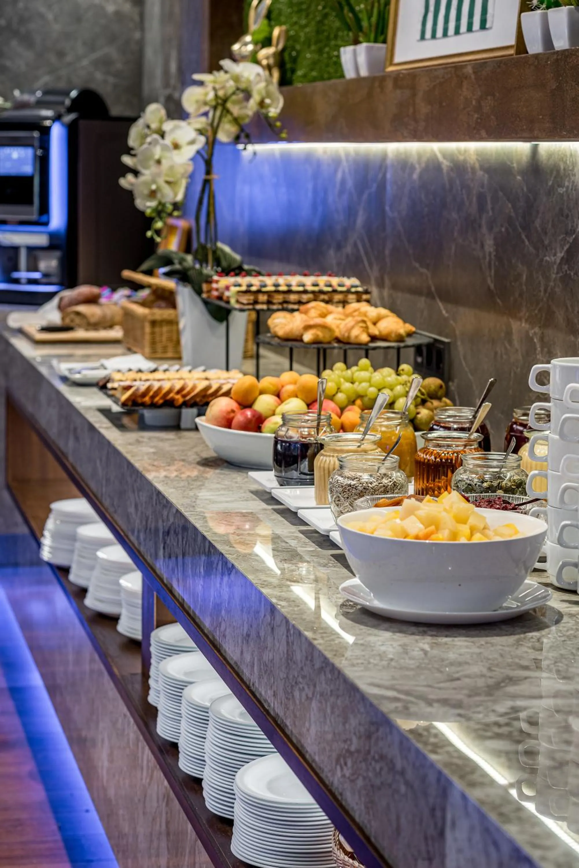 Restaurant/places to eat in VILNIUS PARK PLAZA HOTEL, Restaurant & Terrace, Panorama Bar, Conference & Banquet Center