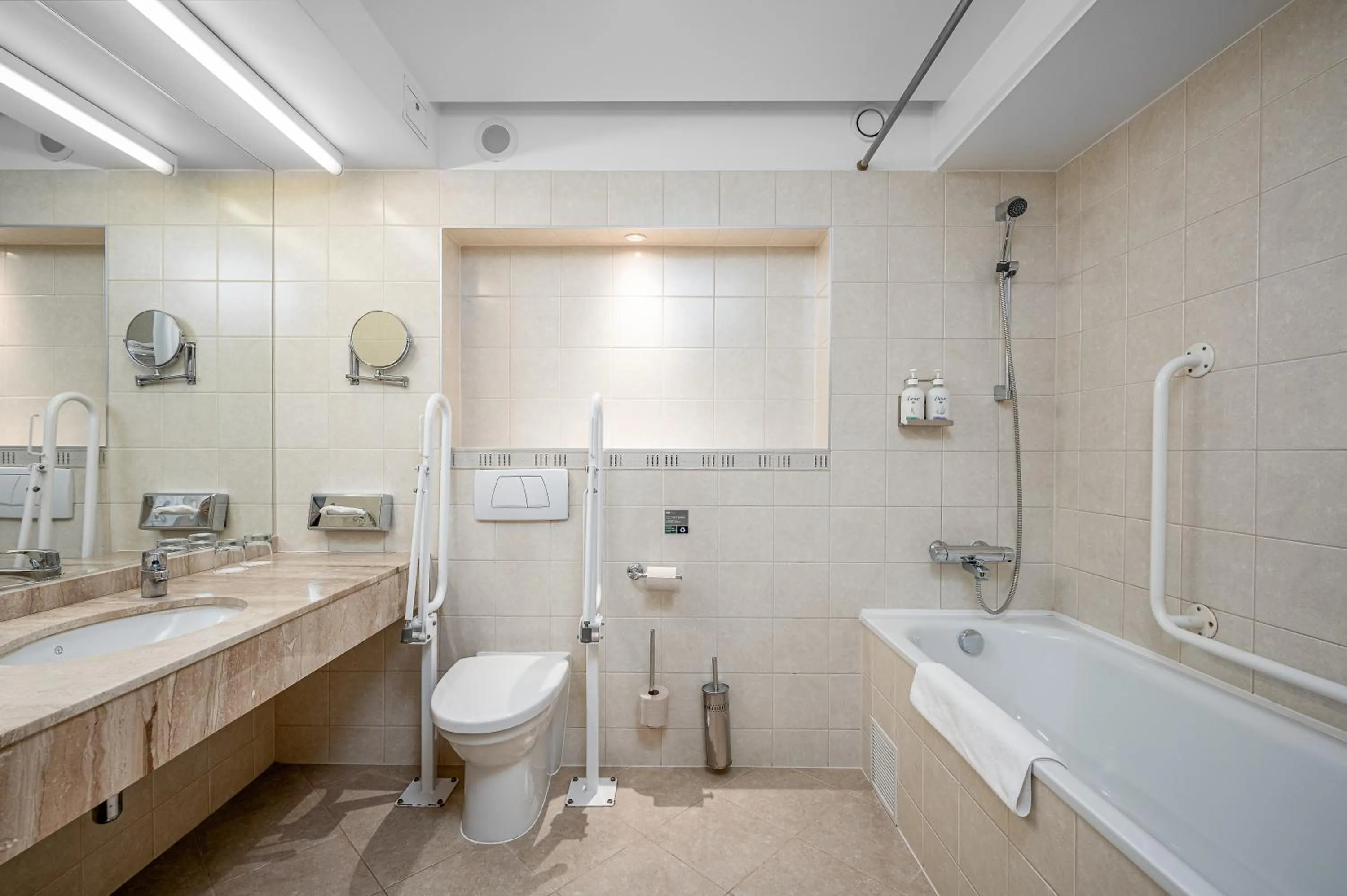 Bathroom in VILNIUS PARK PLAZA HOTEL, Restaurant & Terrace, Panorama Bar, Conference & Banquet Center