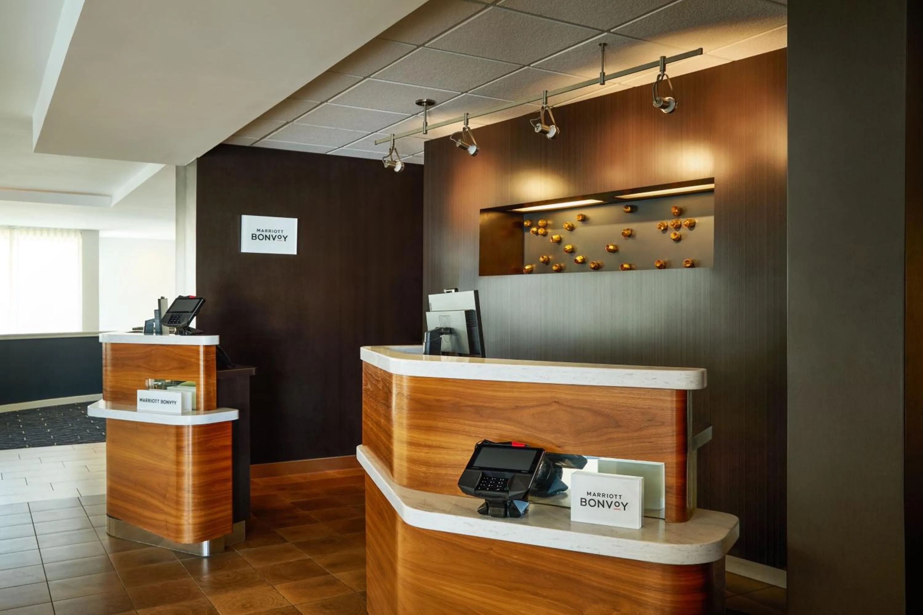 Lobby or reception in Courtyard Kansas City Overland Park/Metcalf, South of College Boulevard