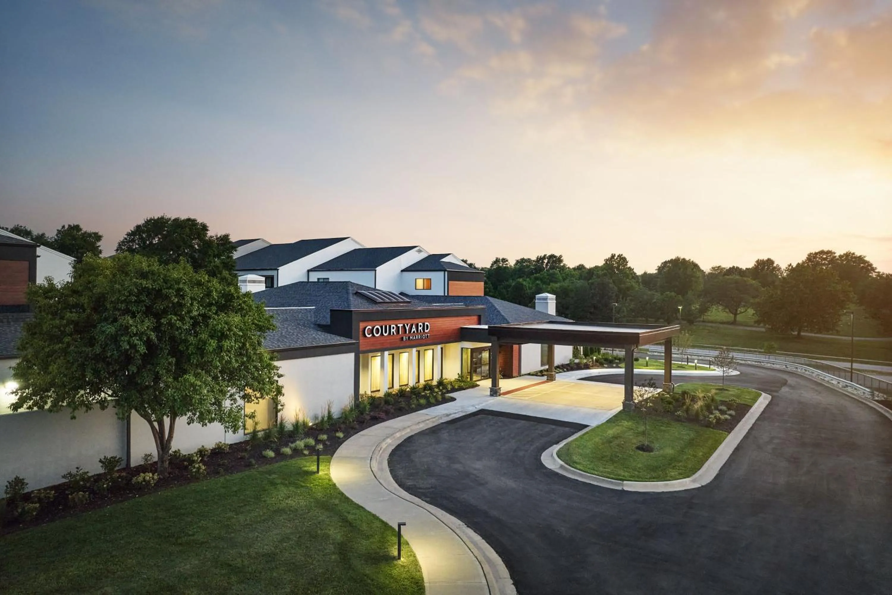 Property building in Courtyard Kansas City Overland Park/Metcalf, South of College Boulevard