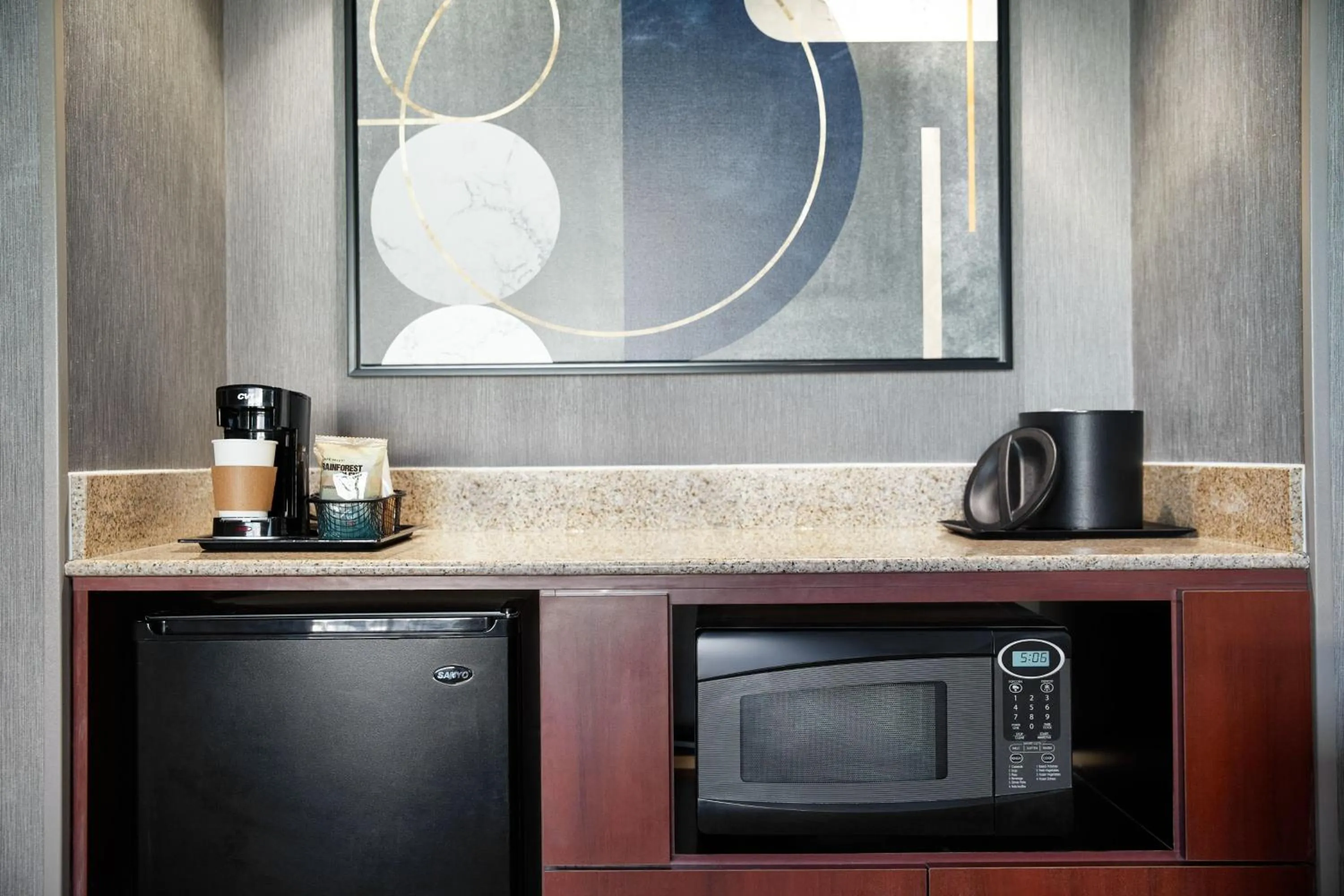 Lounge or bar in Courtyard Kansas City Overland Park/Metcalf, South of College Boulevard