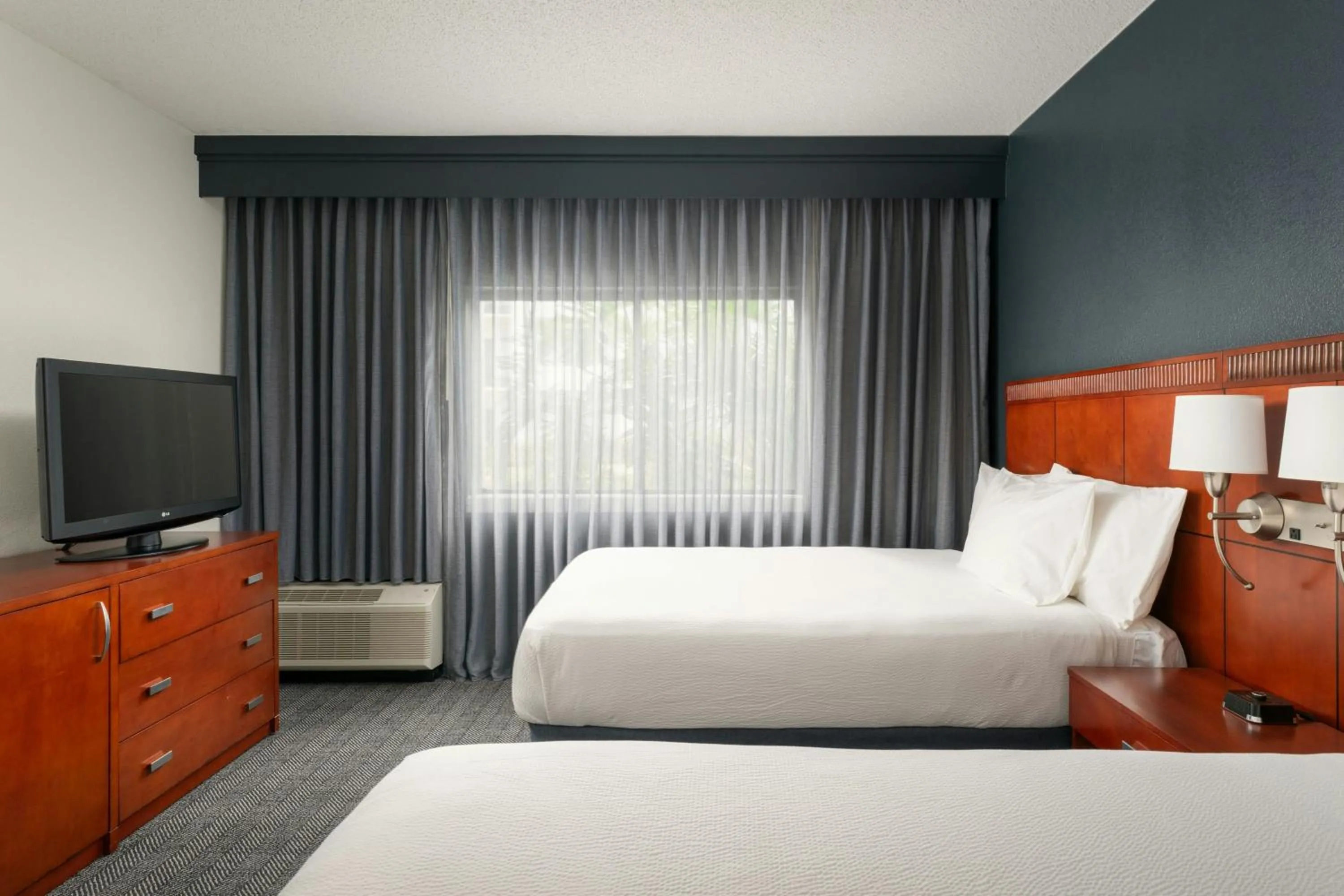 Bedroom, Bed in Courtyard Melbourne West