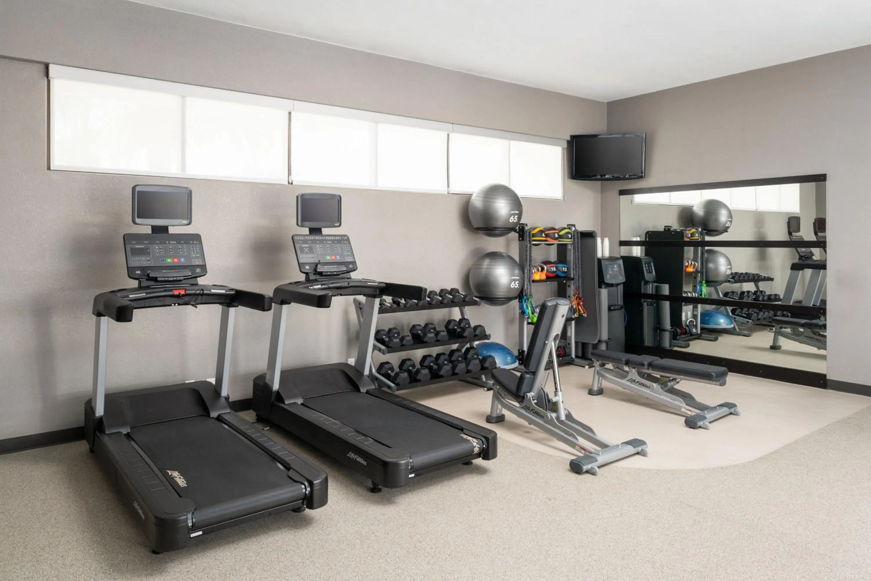 Fitness centre/facilities in Courtyard Melbourne West