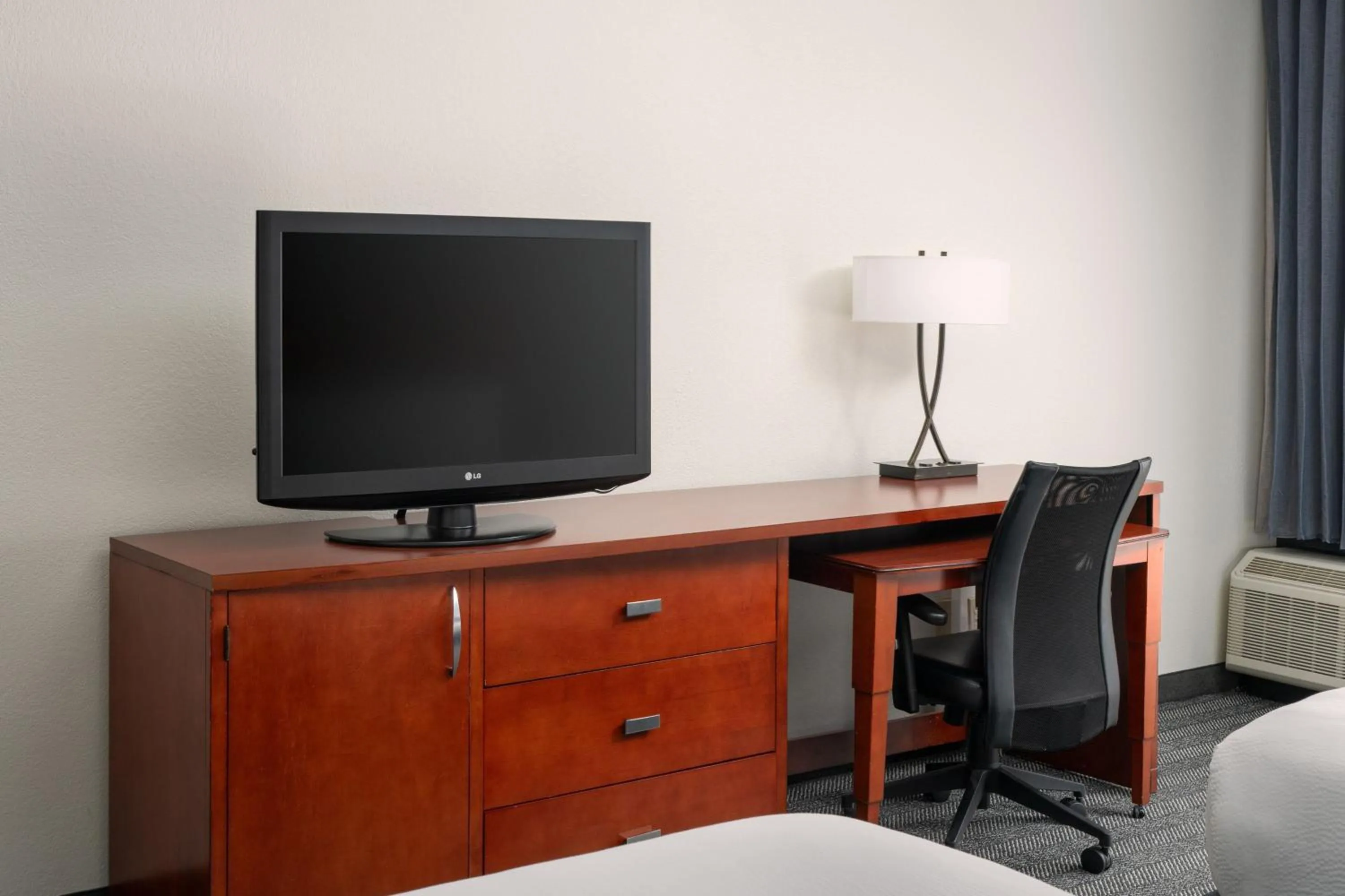 Photo of the whole room in Courtyard Melbourne West