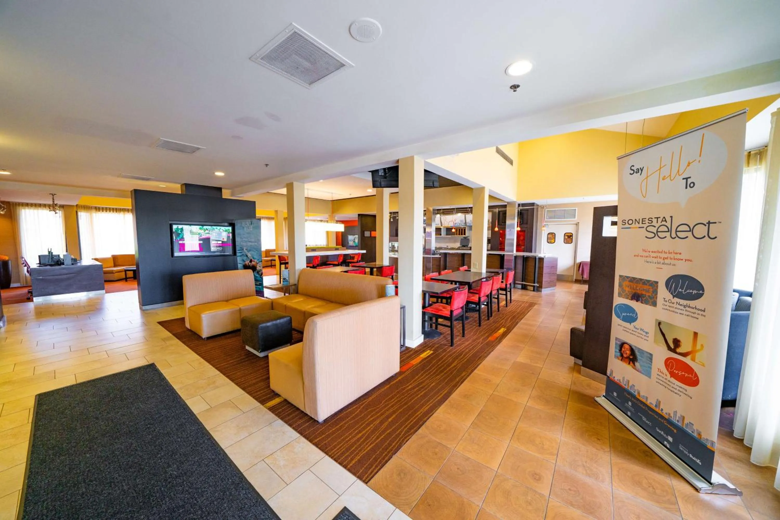 Lobby or reception in Sonesta Select Bettendorf