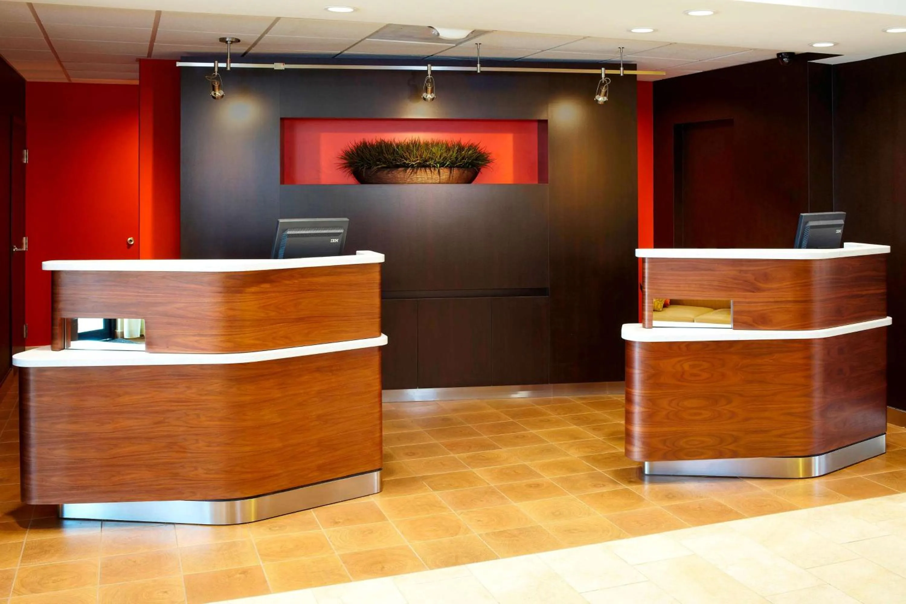 Lobby or reception in Sonesta Select Bettendorf