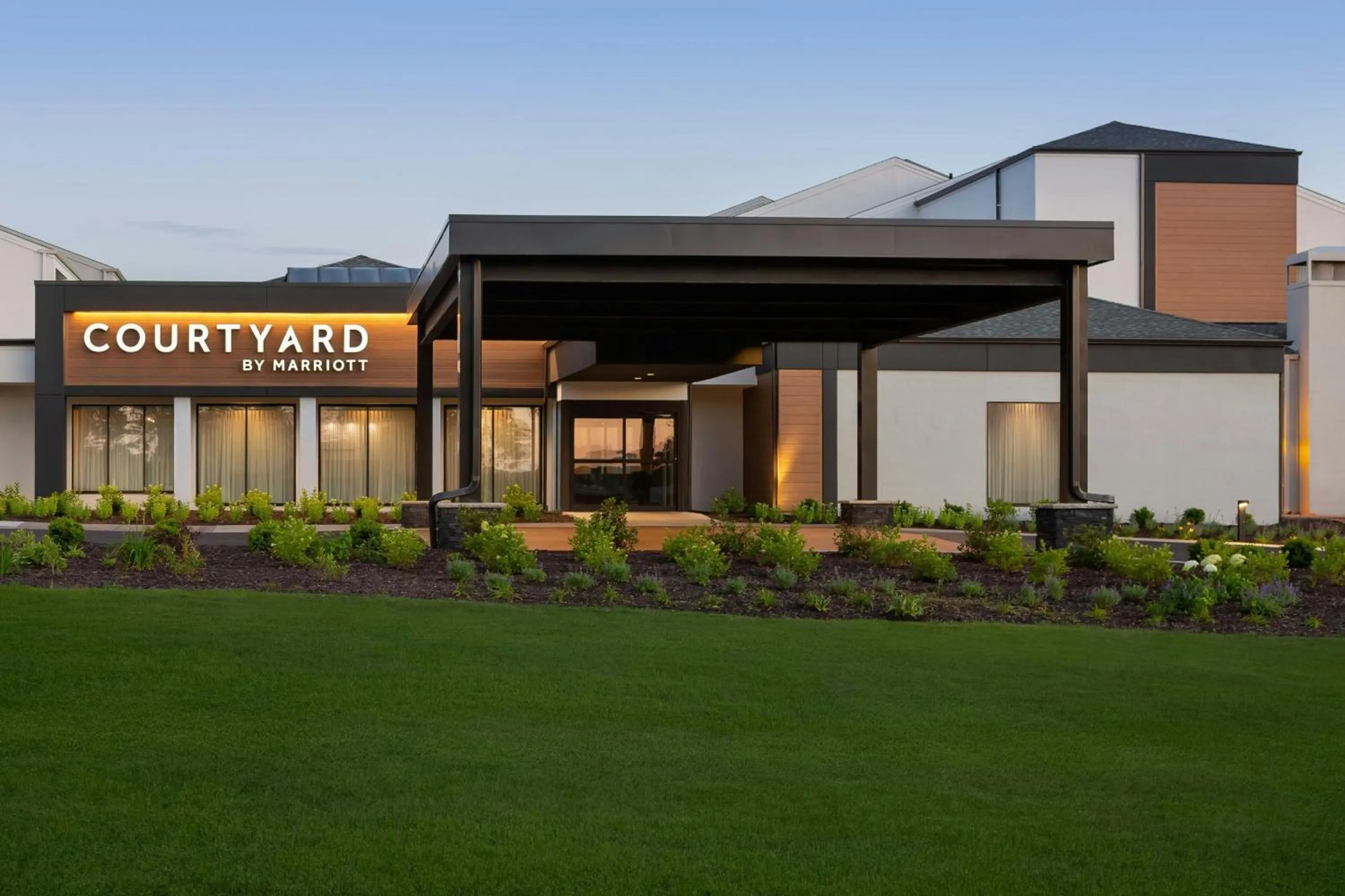 Property building in Courtyard by Marriott Minneapolis-St. Paul Airport