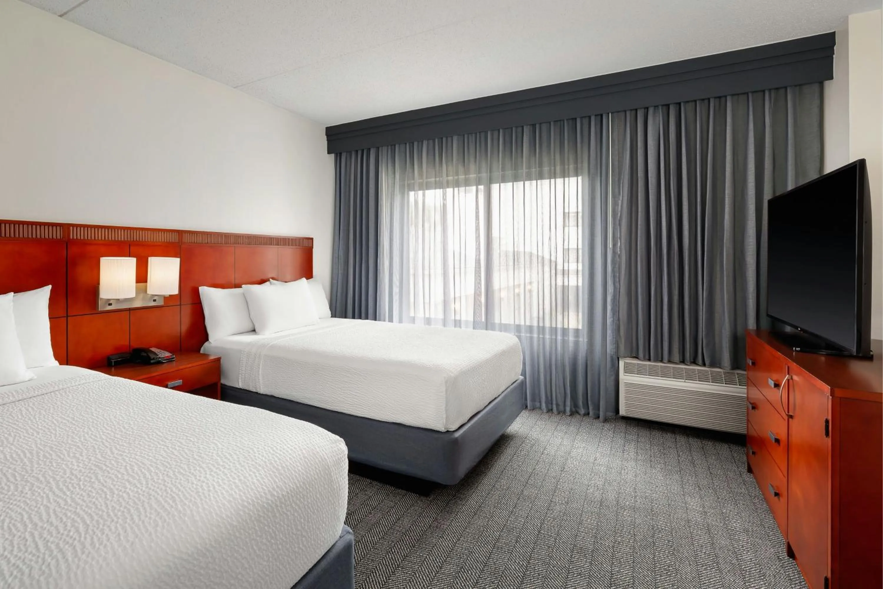 Photo of the whole room, Bed in Courtyard by Marriott Minneapolis-St. Paul Airport