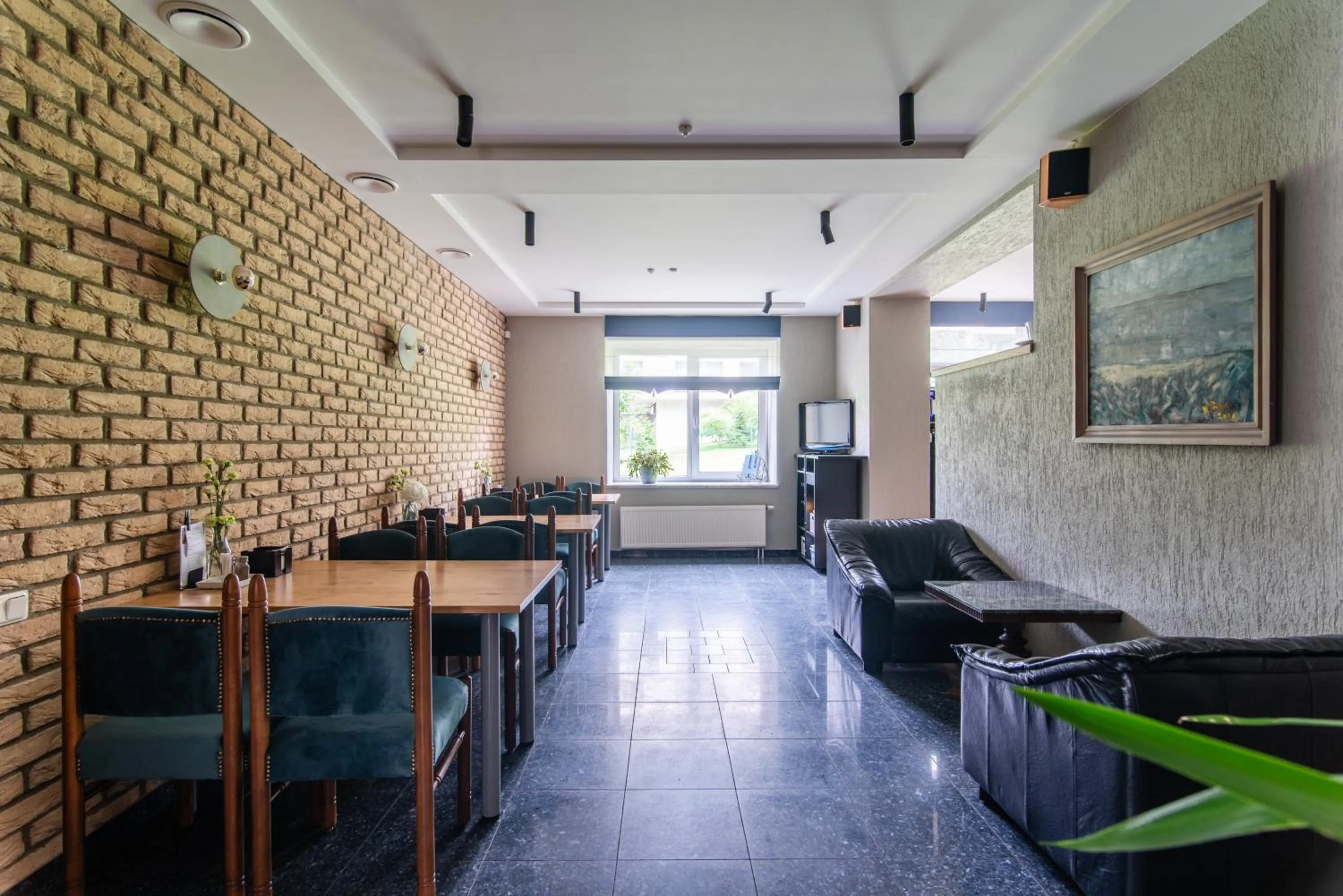 Restaurant/places to eat in Amicus Hotel