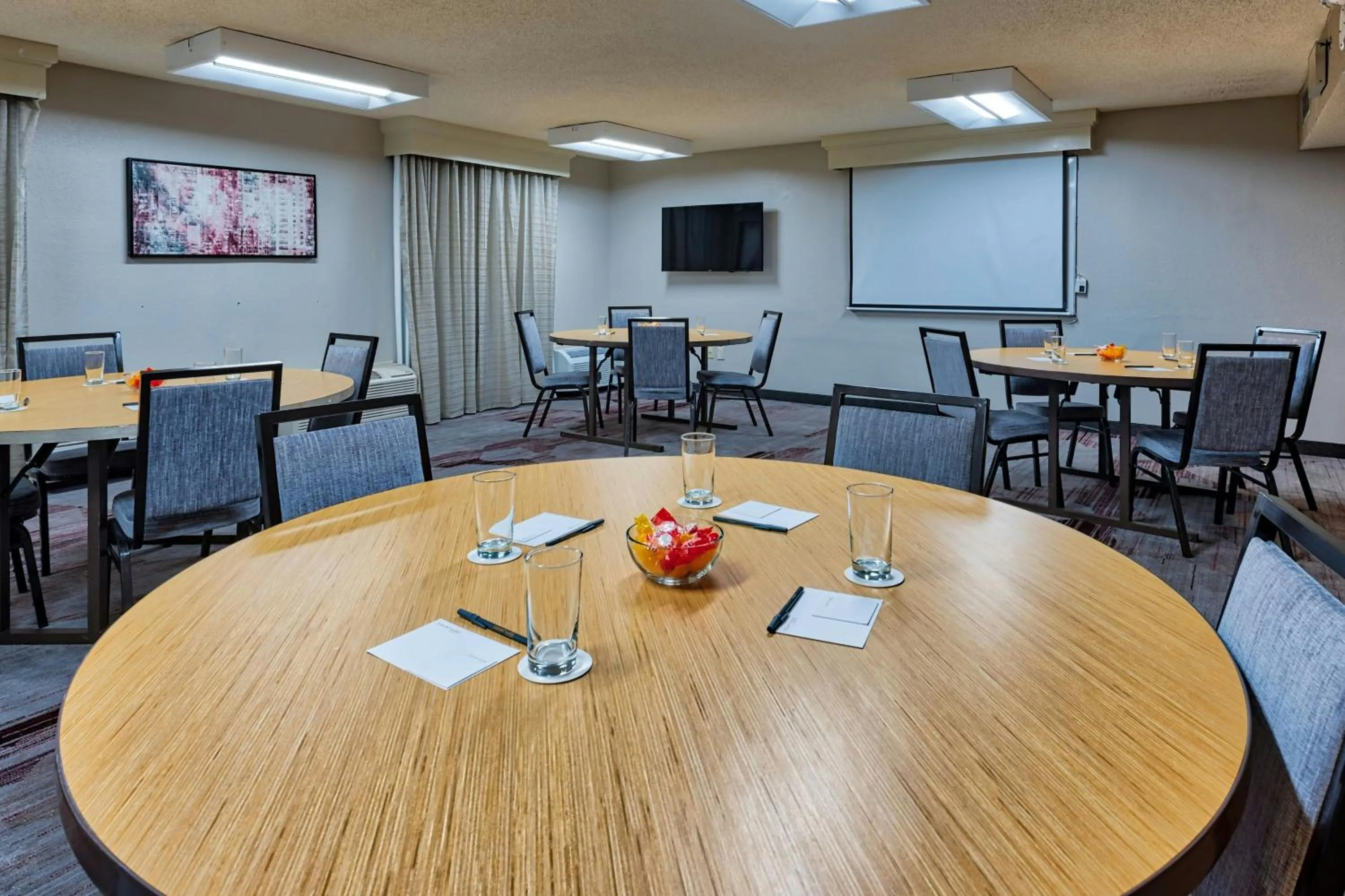 Meeting/conference room in Courtyard Hampton