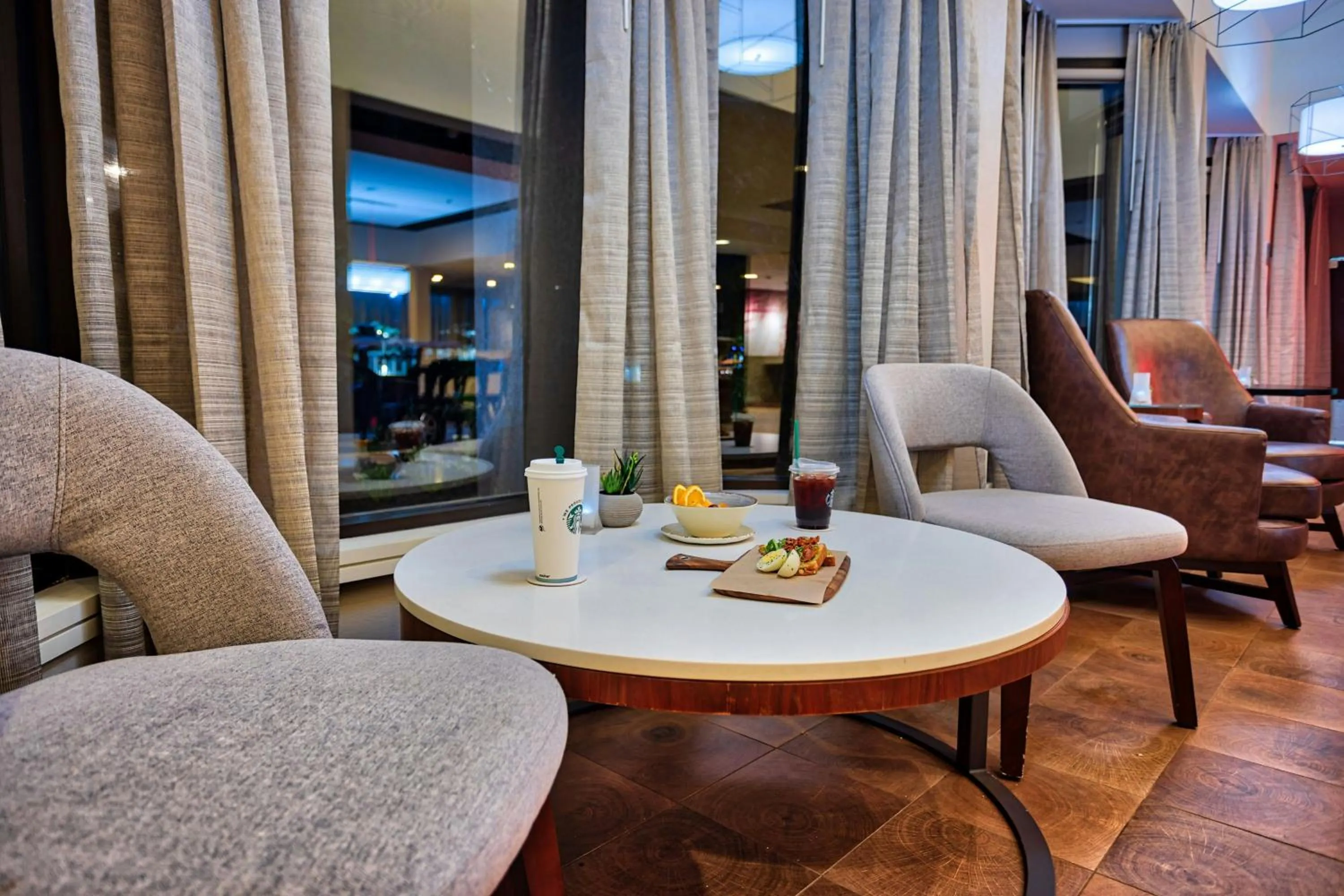 Lobby or reception in Courtyard Hampton