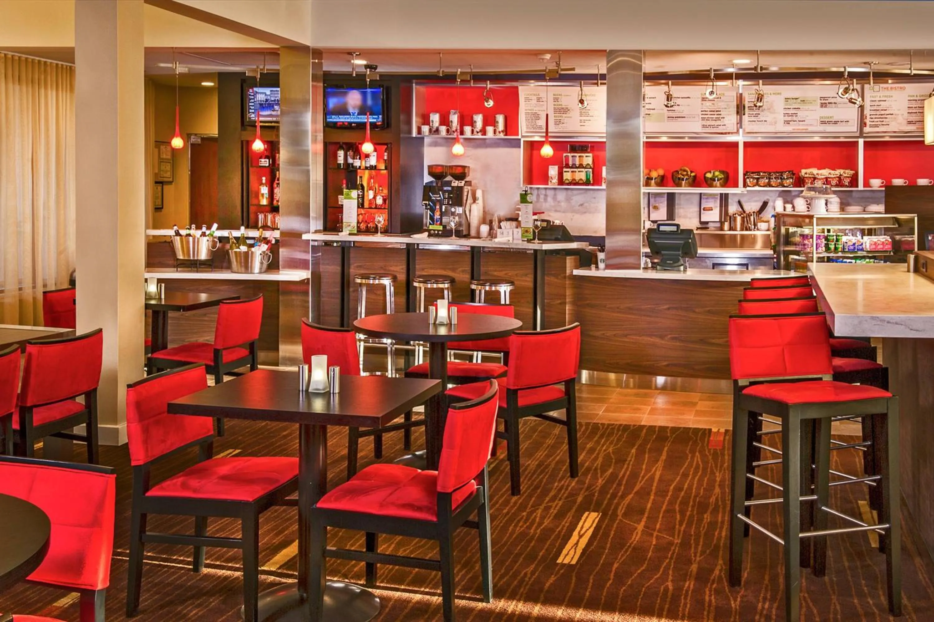 Restaurant/places to eat in Courtyard Hampton