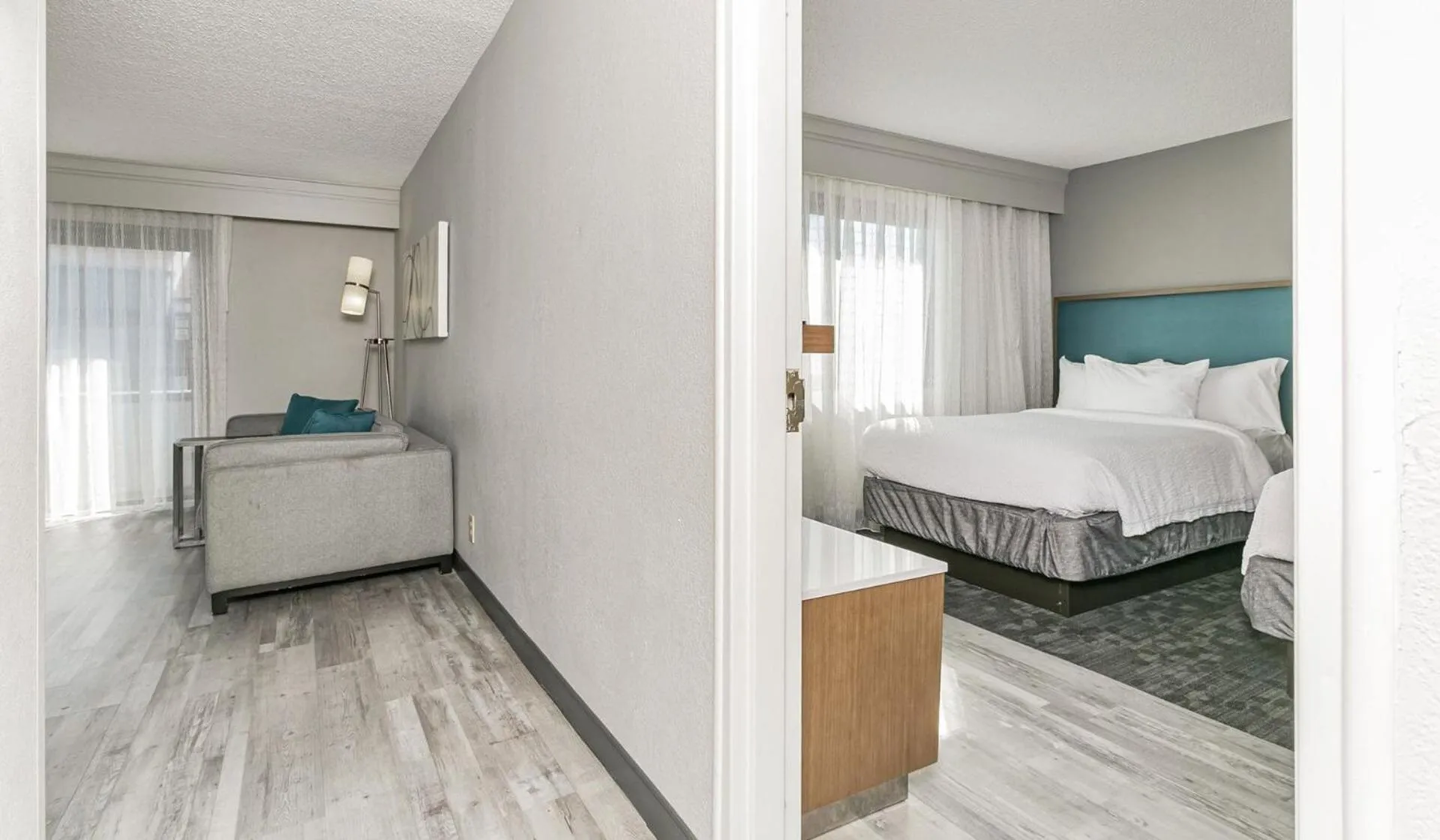 Bedroom, Bed in Courtyard Hampton