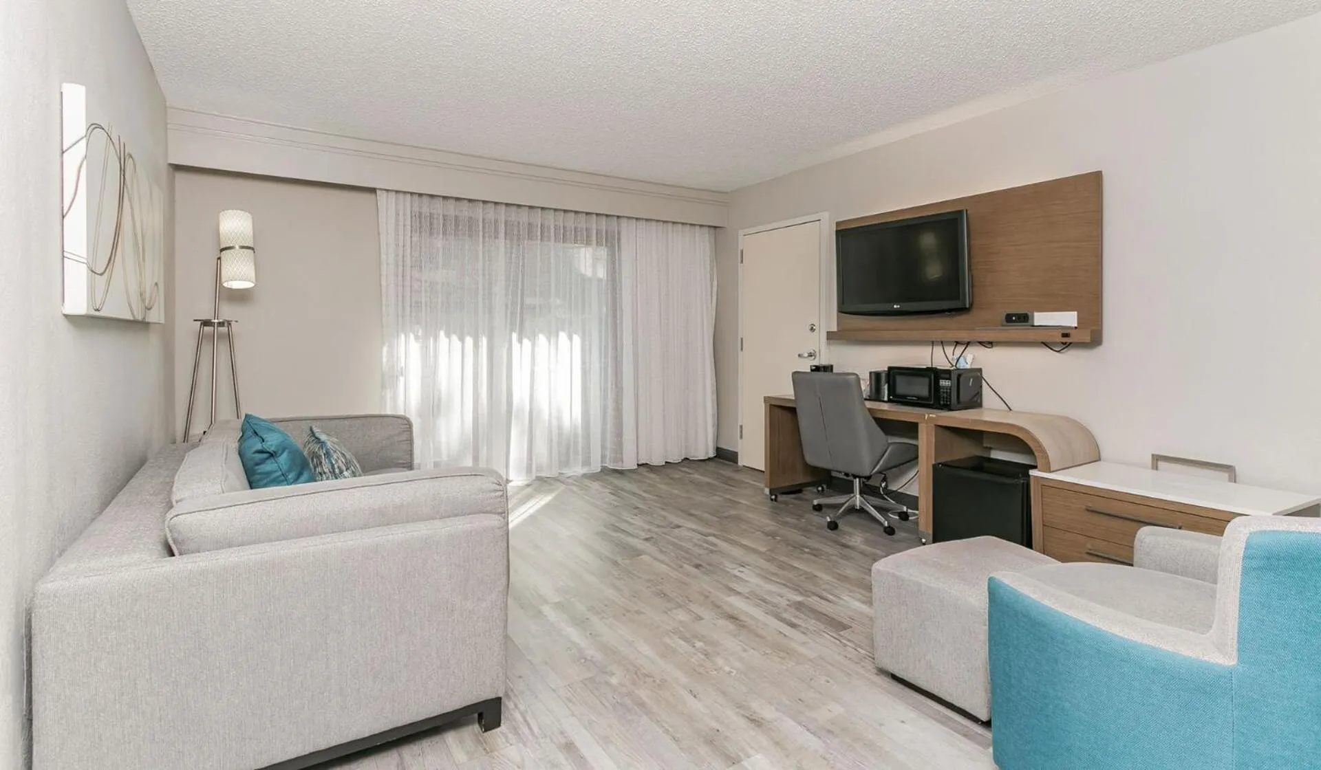 TV and multimedia in Courtyard Hampton