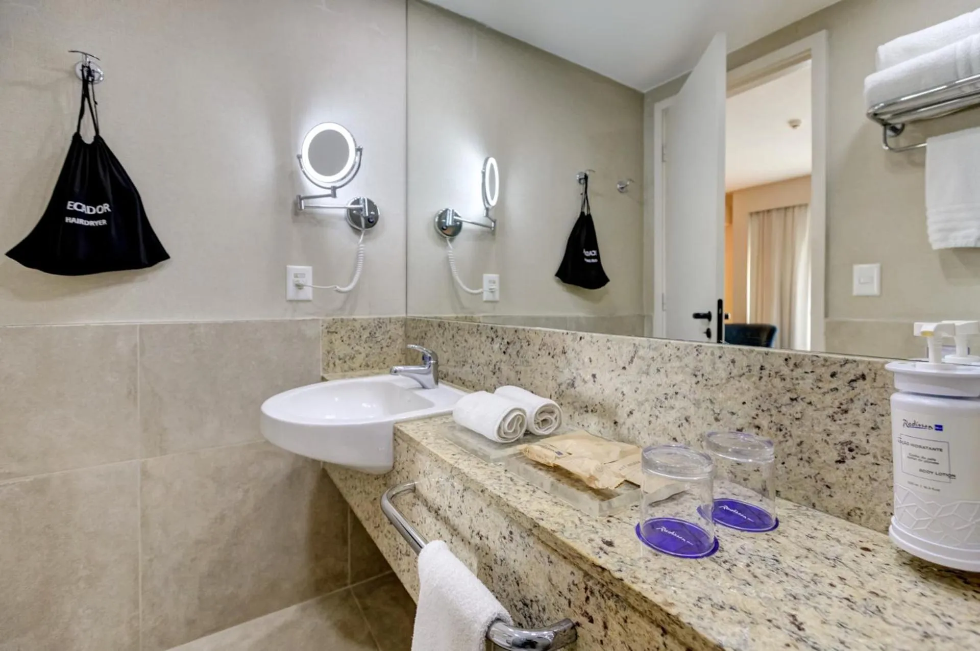 Bathroom in Radisson Blu São Paulo