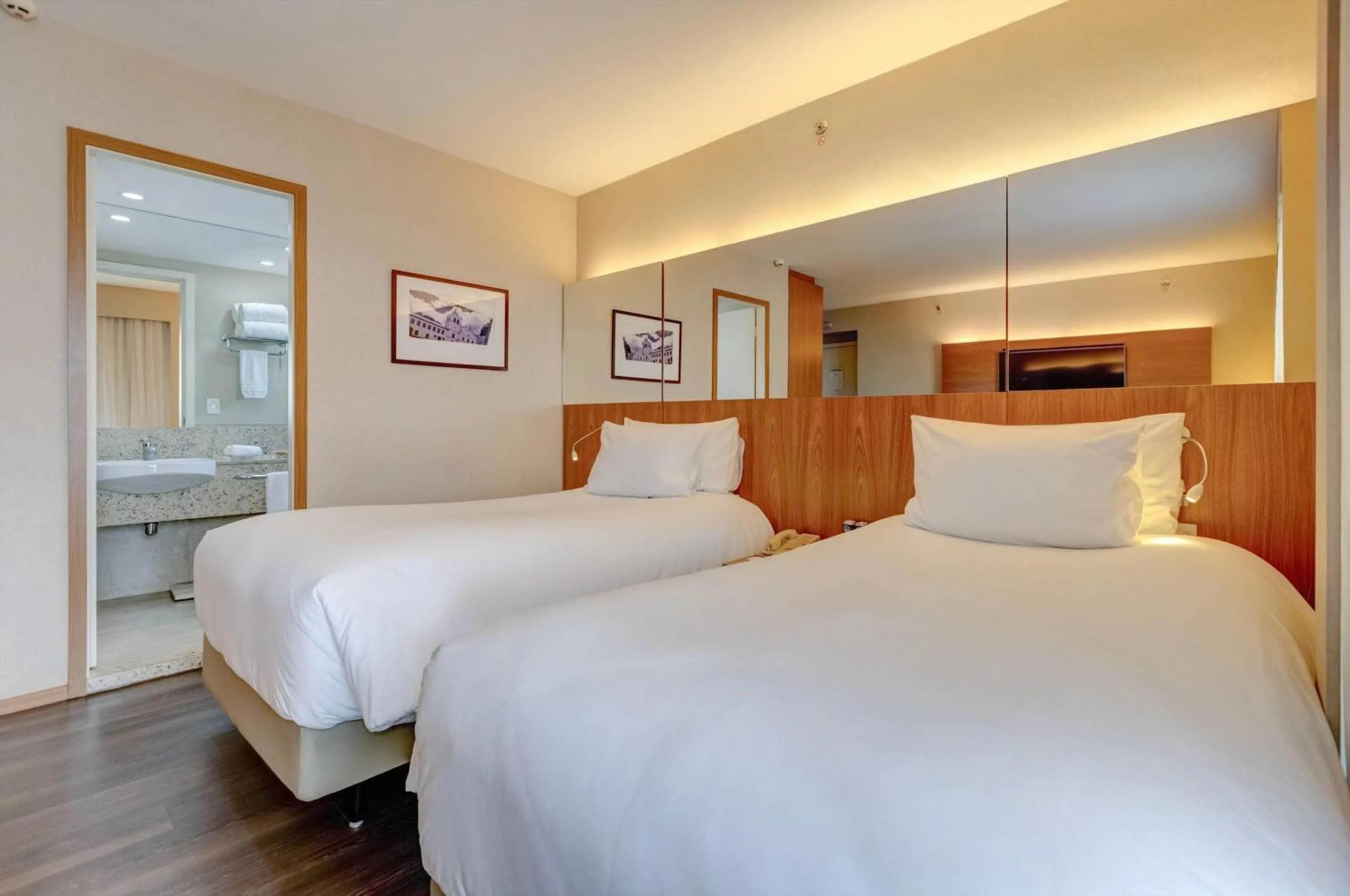 Bedroom, Bed in Radisson Blu São Paulo