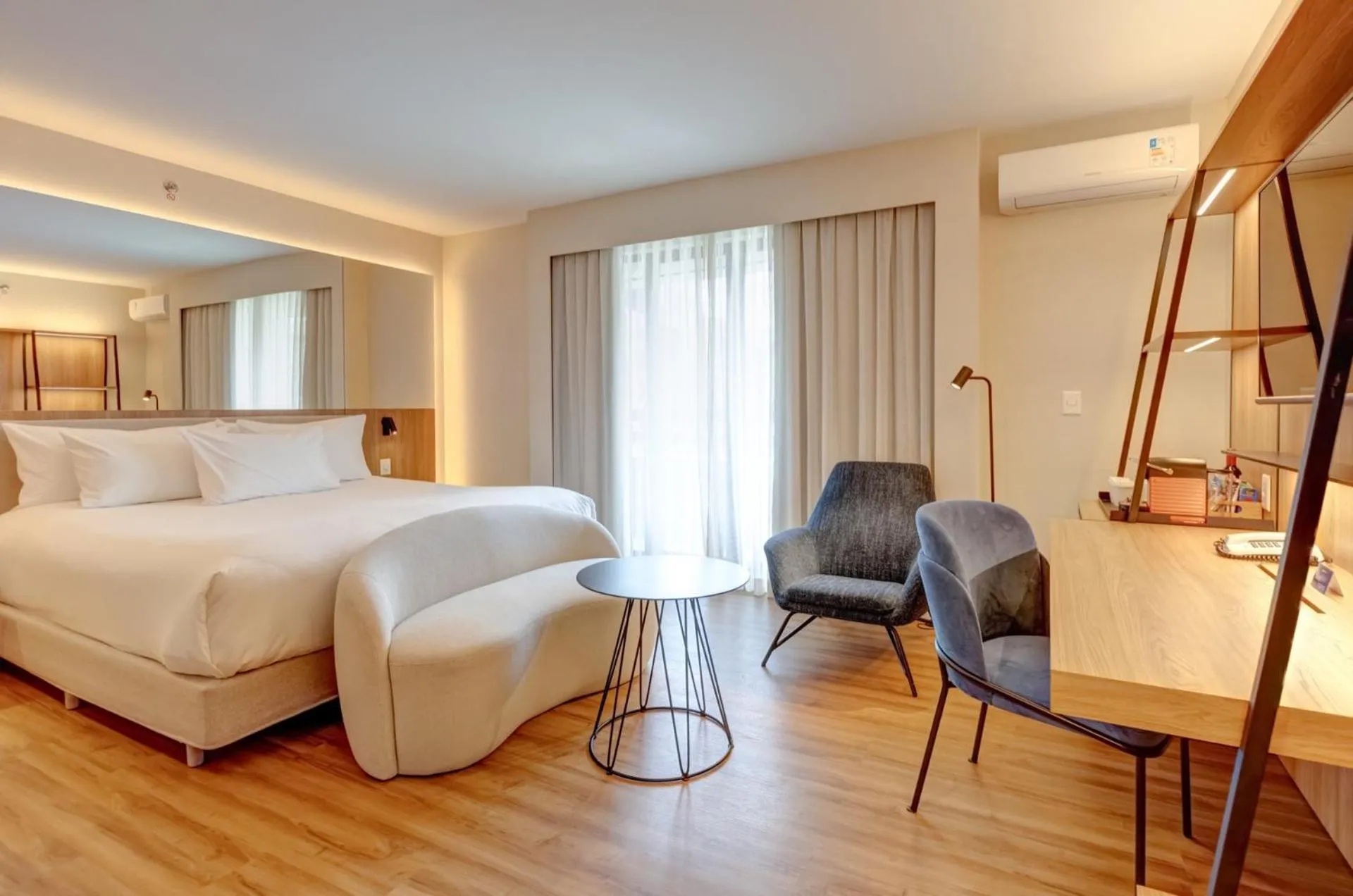 Bedroom, Bed in Radisson Blu São Paulo