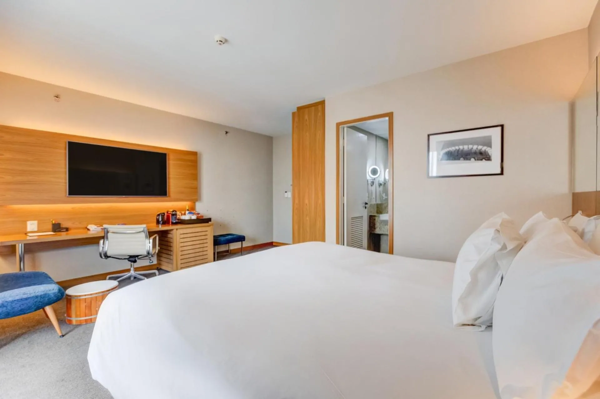 Bed in Radisson Blu São Paulo