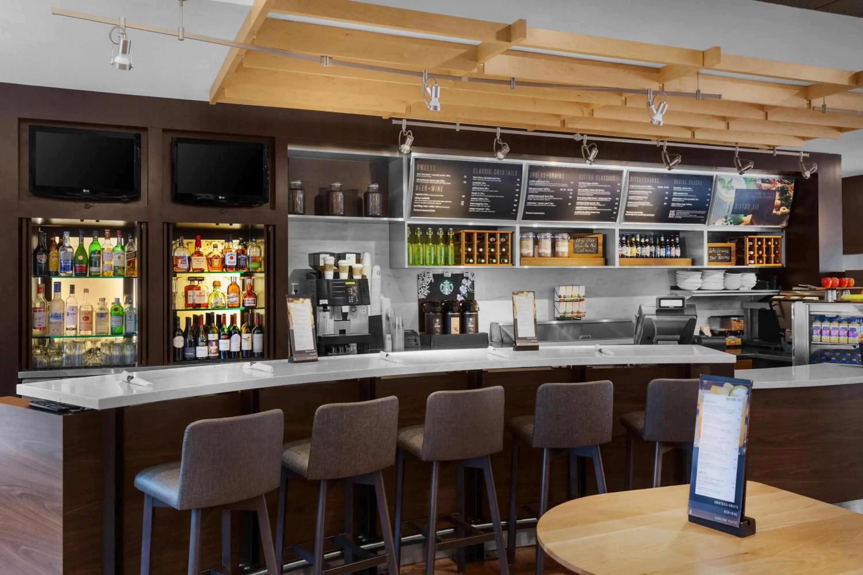 Breakfast in Courtyard Philadelphia Valley Forge / King of Prussia