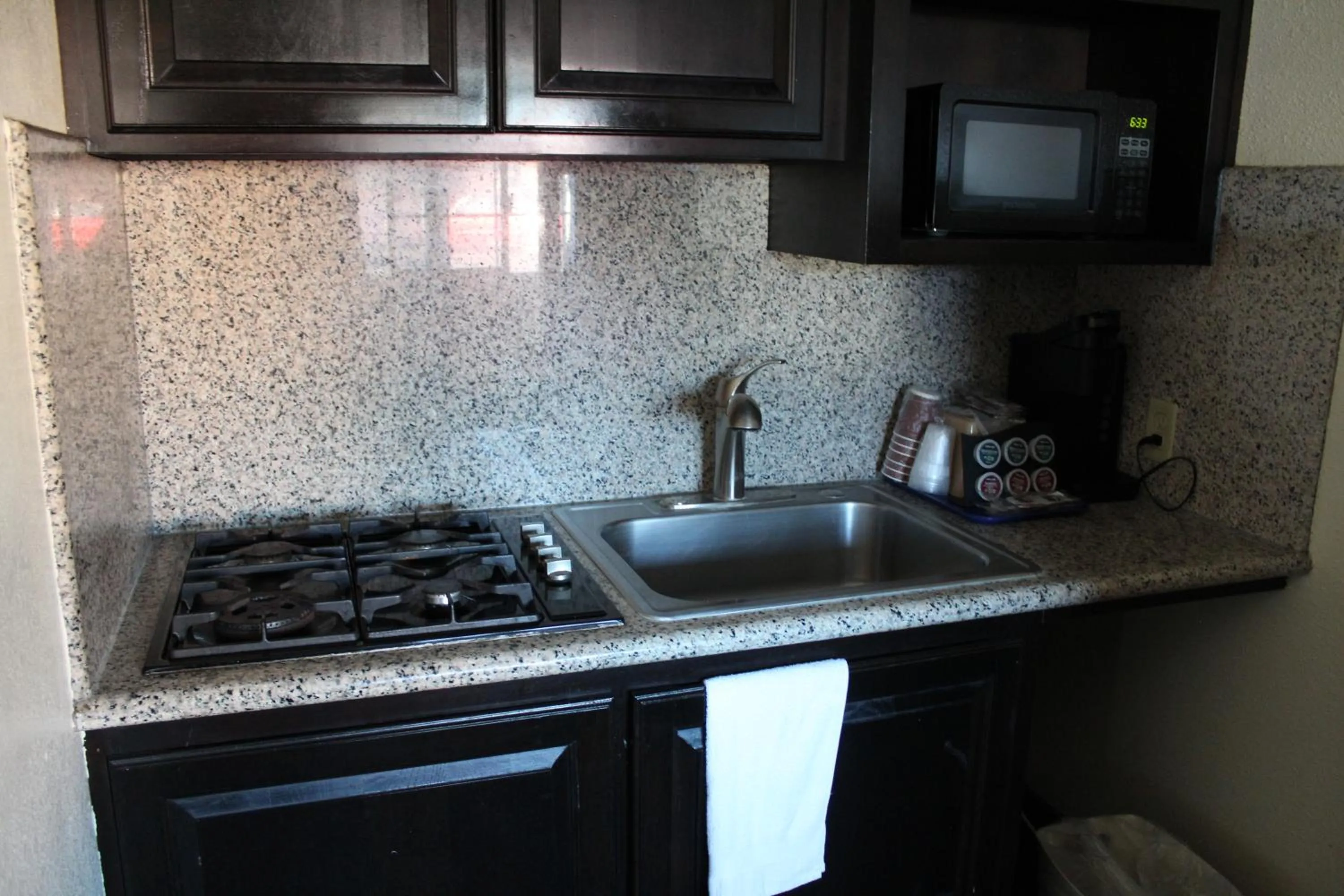 Kitchen or kitchenette in Riverside Inn & Suites Santa Cruz