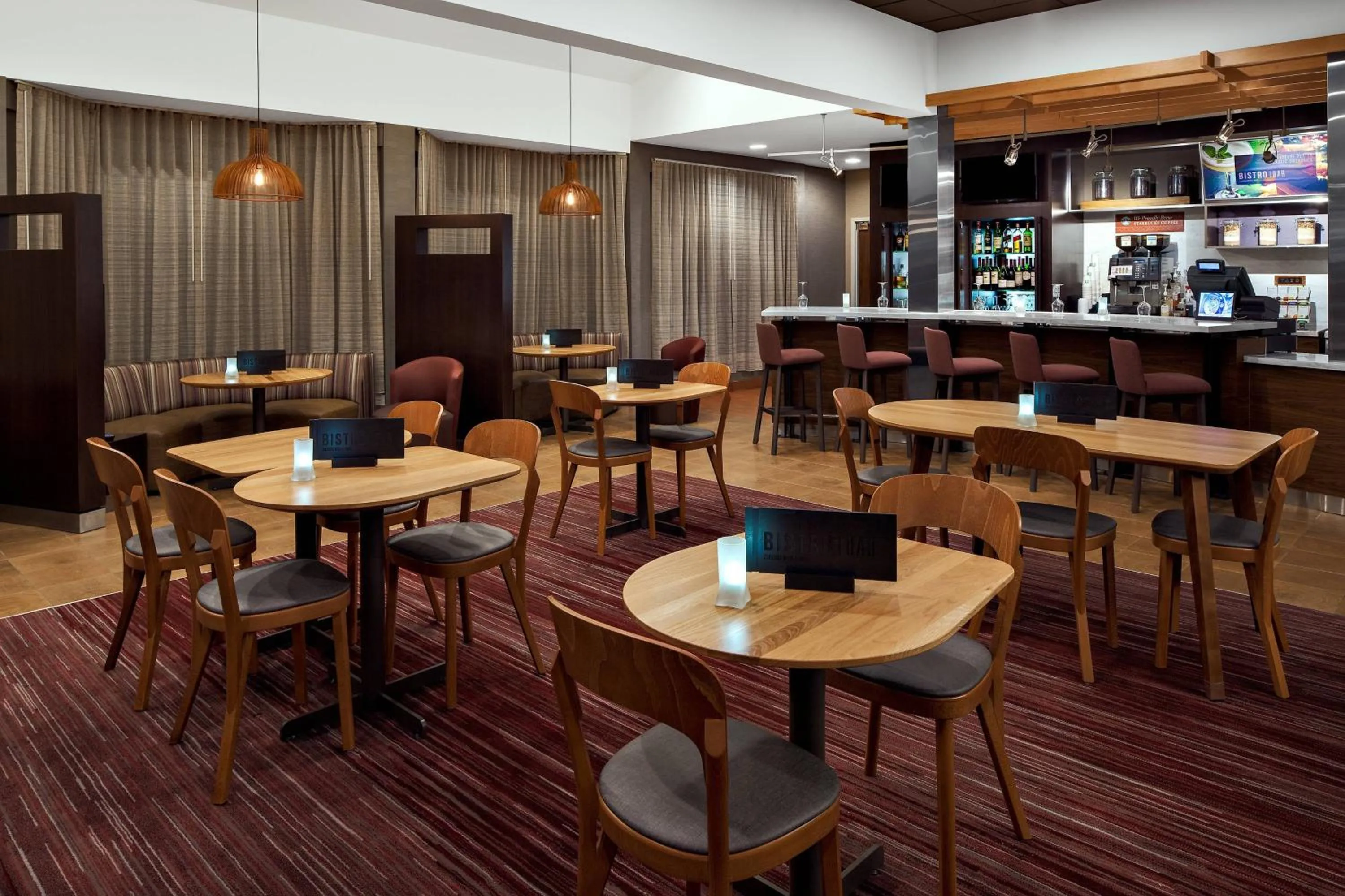 Restaurant/places to eat in Courtyard by Marriott Pittsburgh Airport