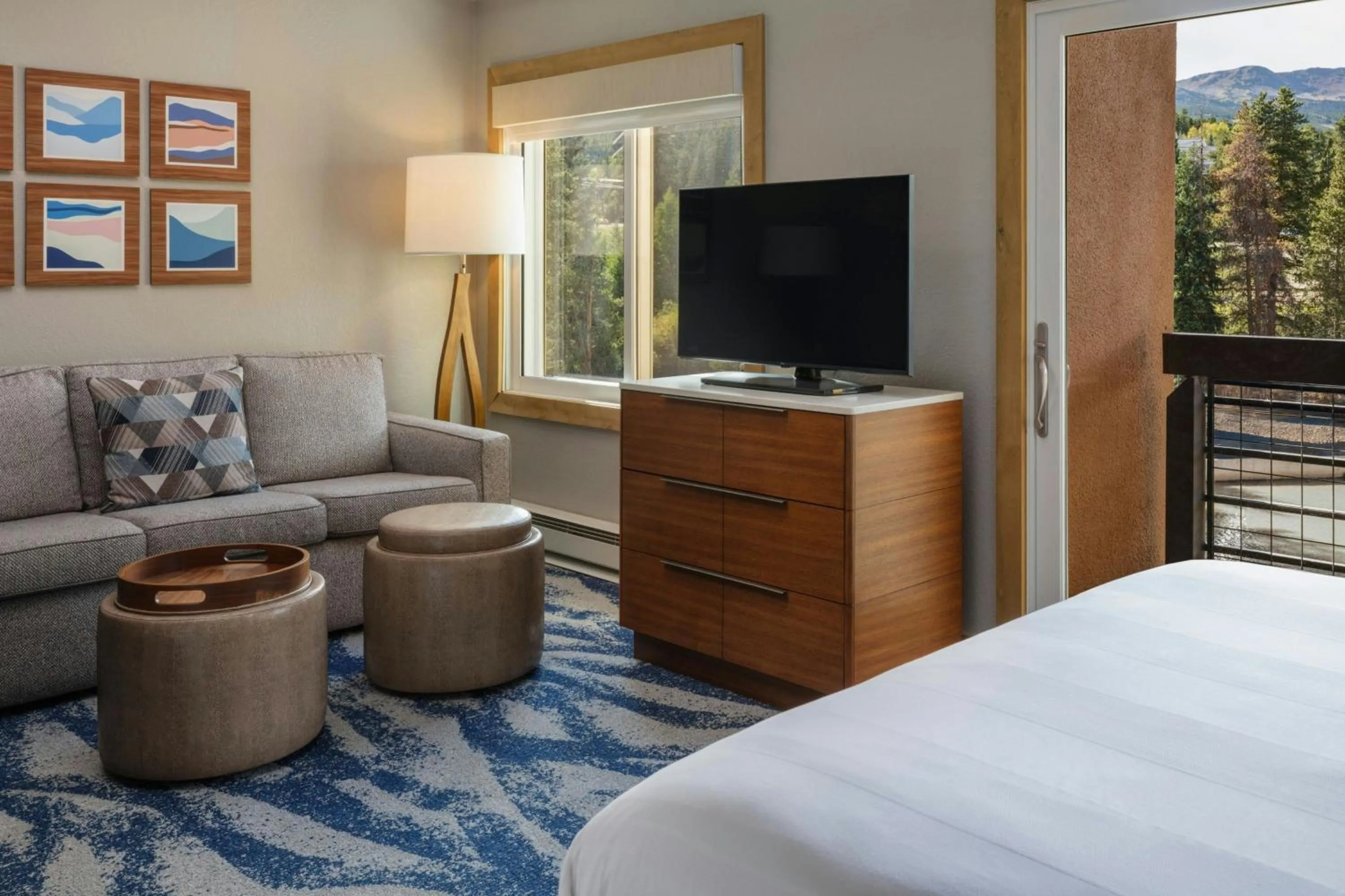 Photo of the whole room, Bed in Marriott's Mountain Valley Lodge at Breckenridge