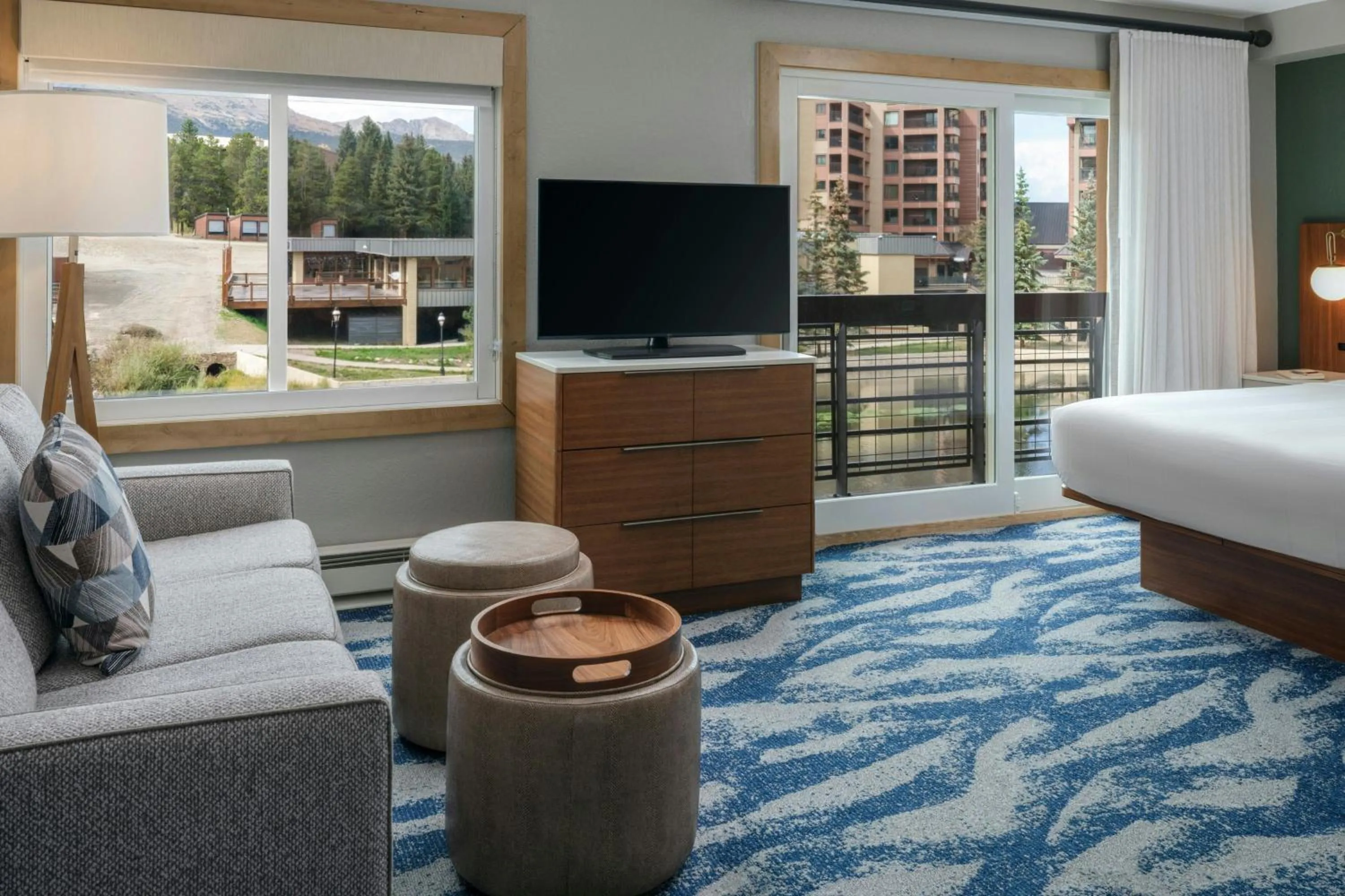 Photo of the whole room, Bed in Marriott's Mountain Valley Lodge at Breckenridge