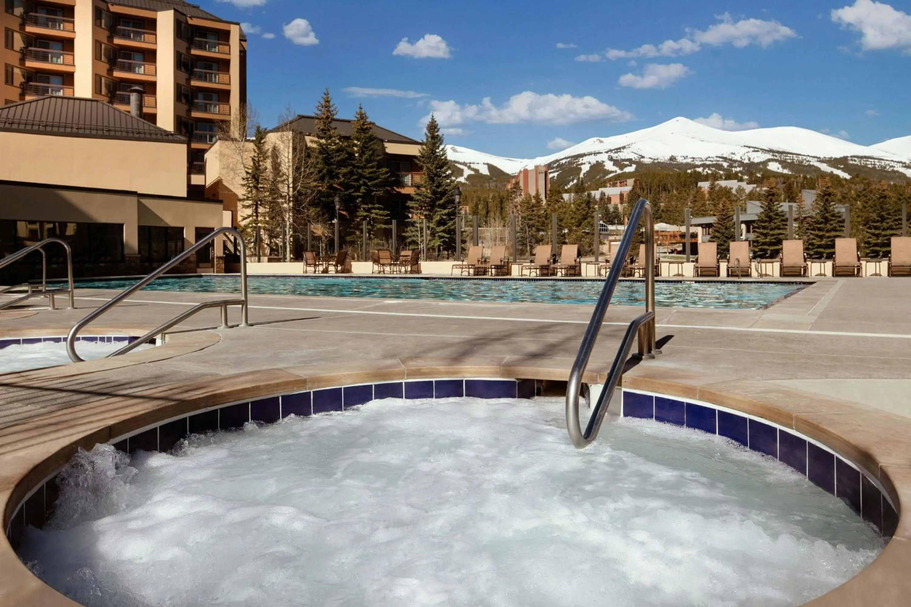 Swimming pool in Marriott's Mountain Valley Lodge at Breckenridge