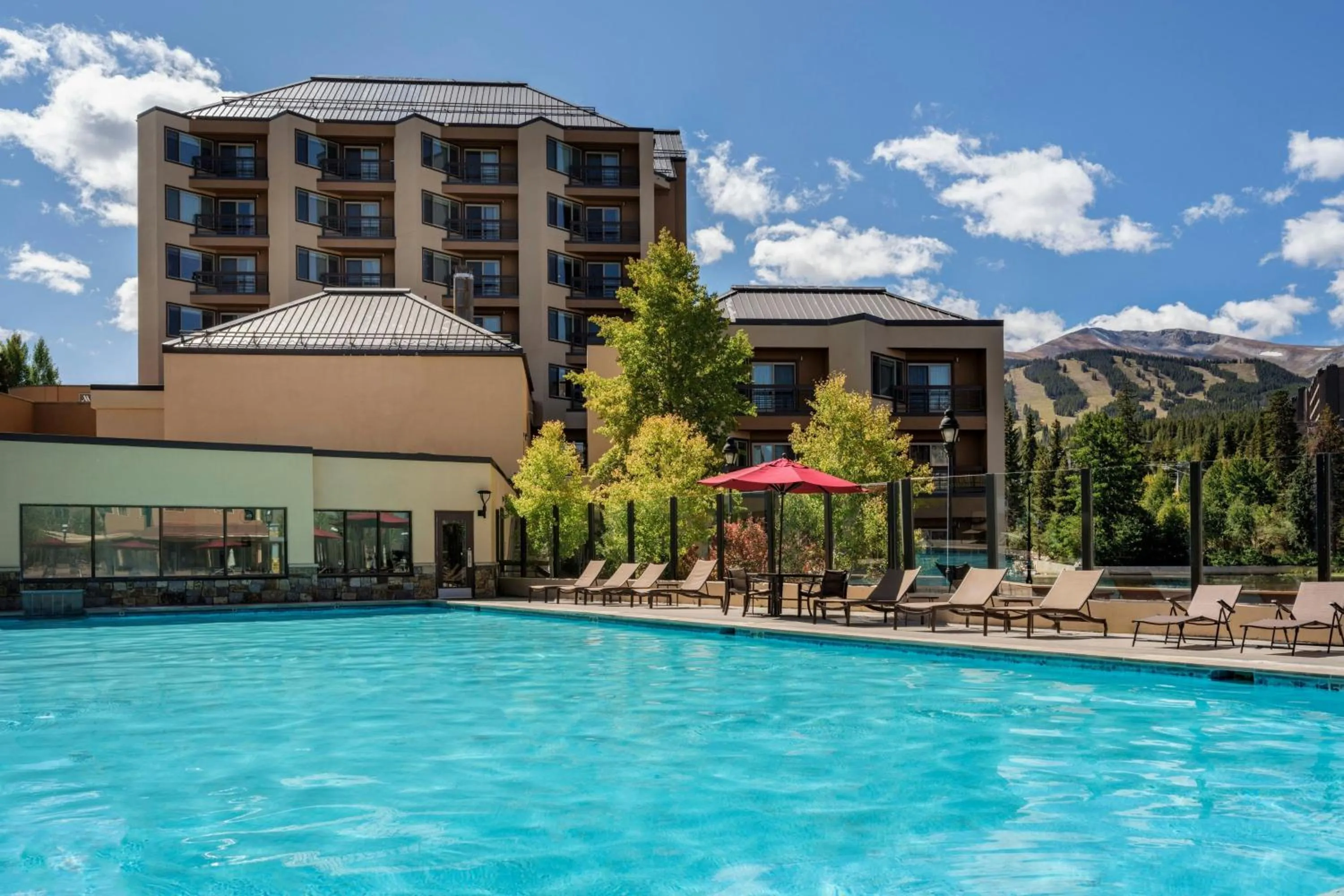 Swimming pool in Marriott's Mountain Valley Lodge at Breckenridge