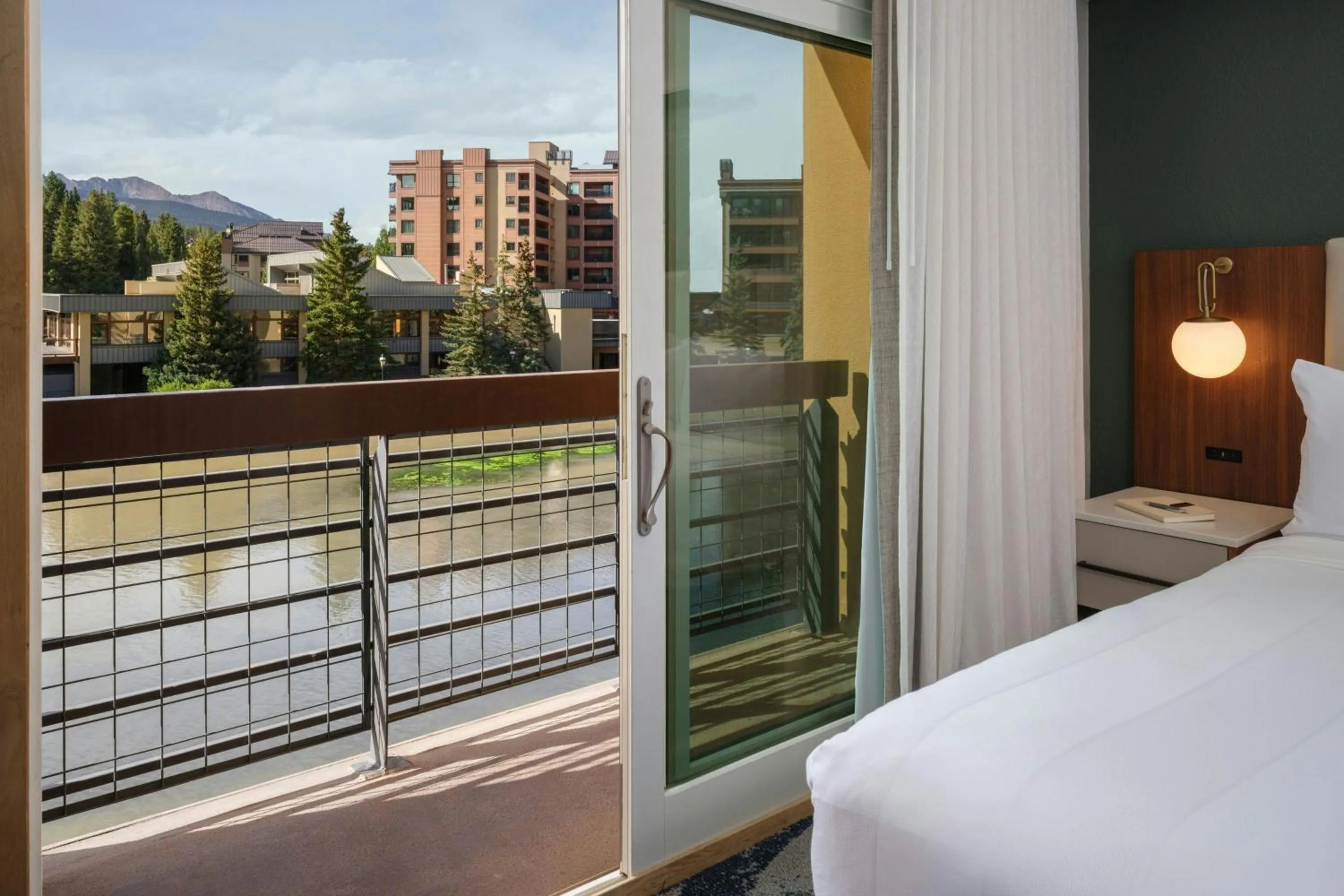 Photo of the whole room, Bed in Marriott's Mountain Valley Lodge at Breckenridge