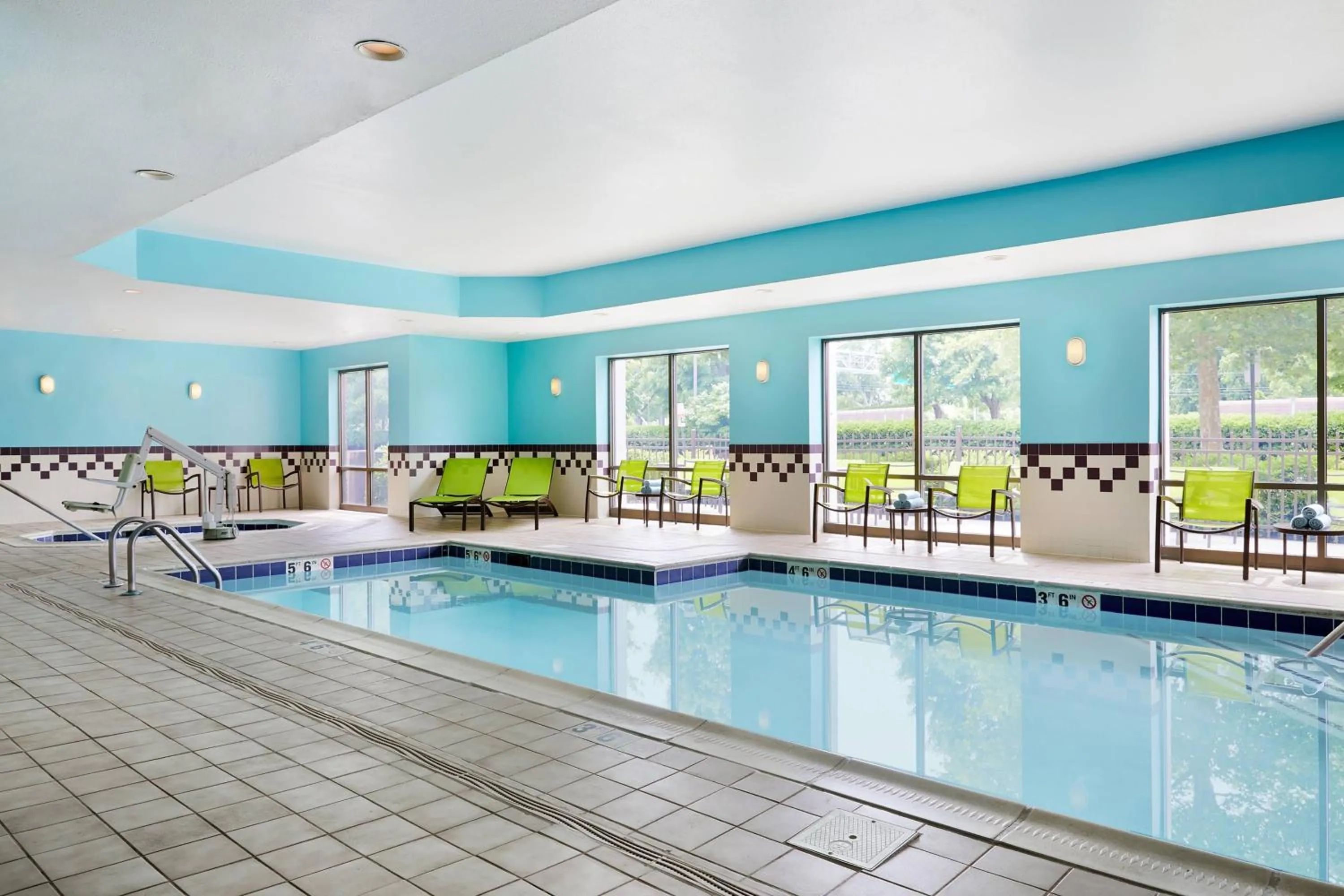 Swimming pool in SpringHill Suites by Marriott Richmond North/Glen Allen