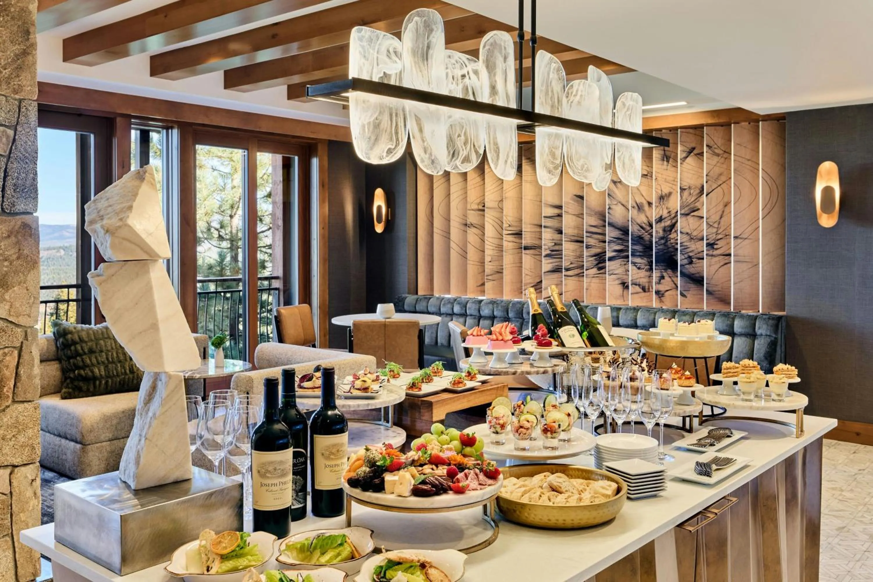 Lounge or bar in The Ritz-Carlton, Lake Tahoe