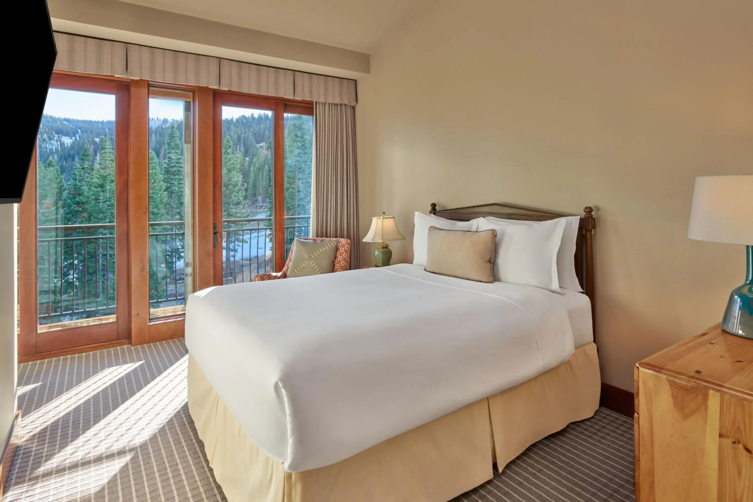 Bedroom, Bed in The Ritz-Carlton, Lake Tahoe
