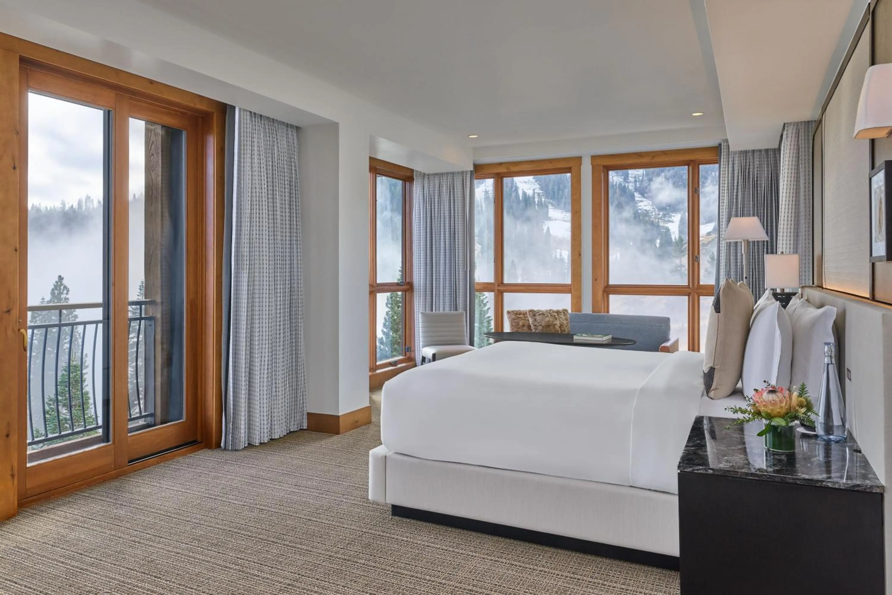 Photo of the whole room, Bed in The Ritz-Carlton, Lake Tahoe