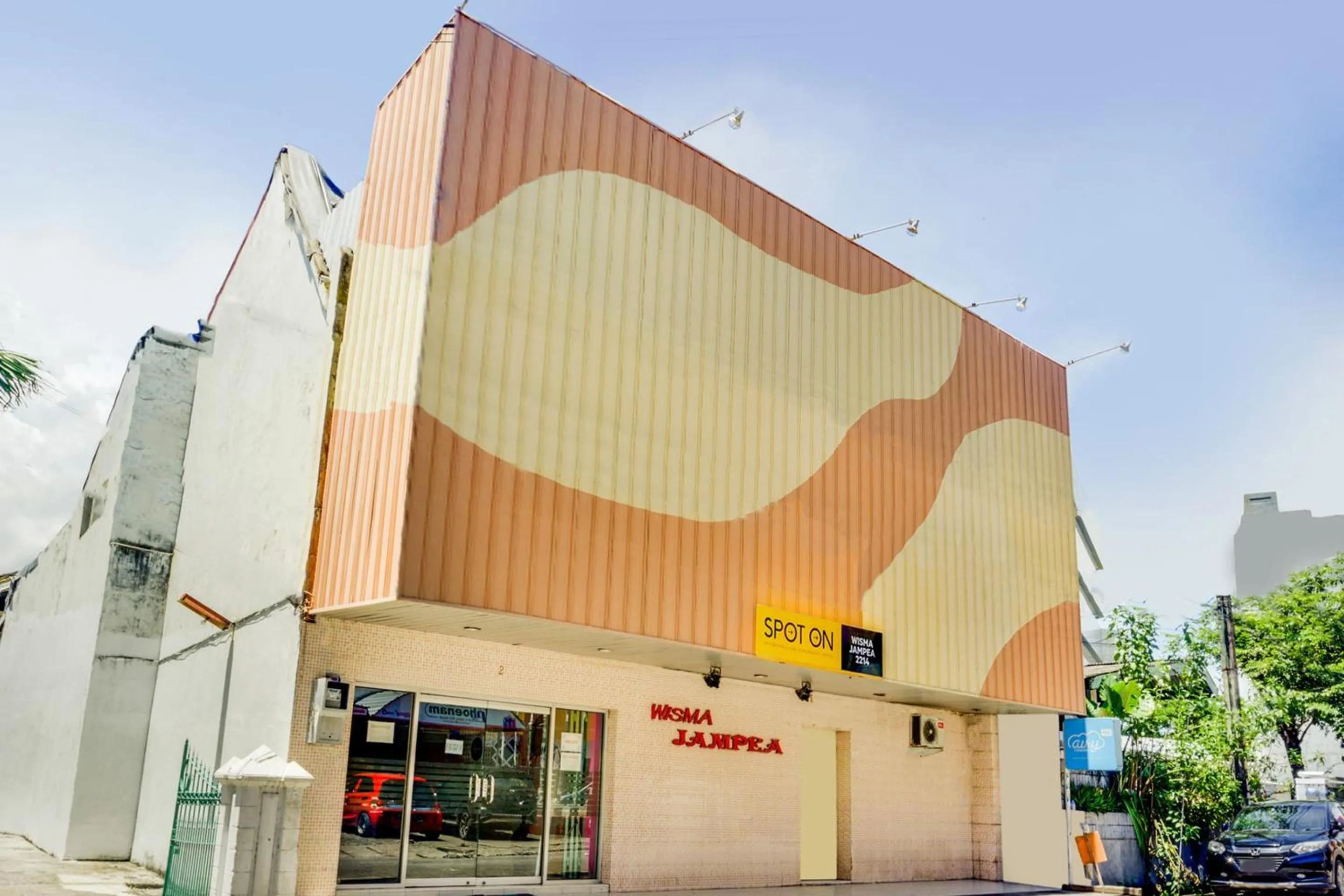 Facade/entrance in Hotel O Wisma Jampea