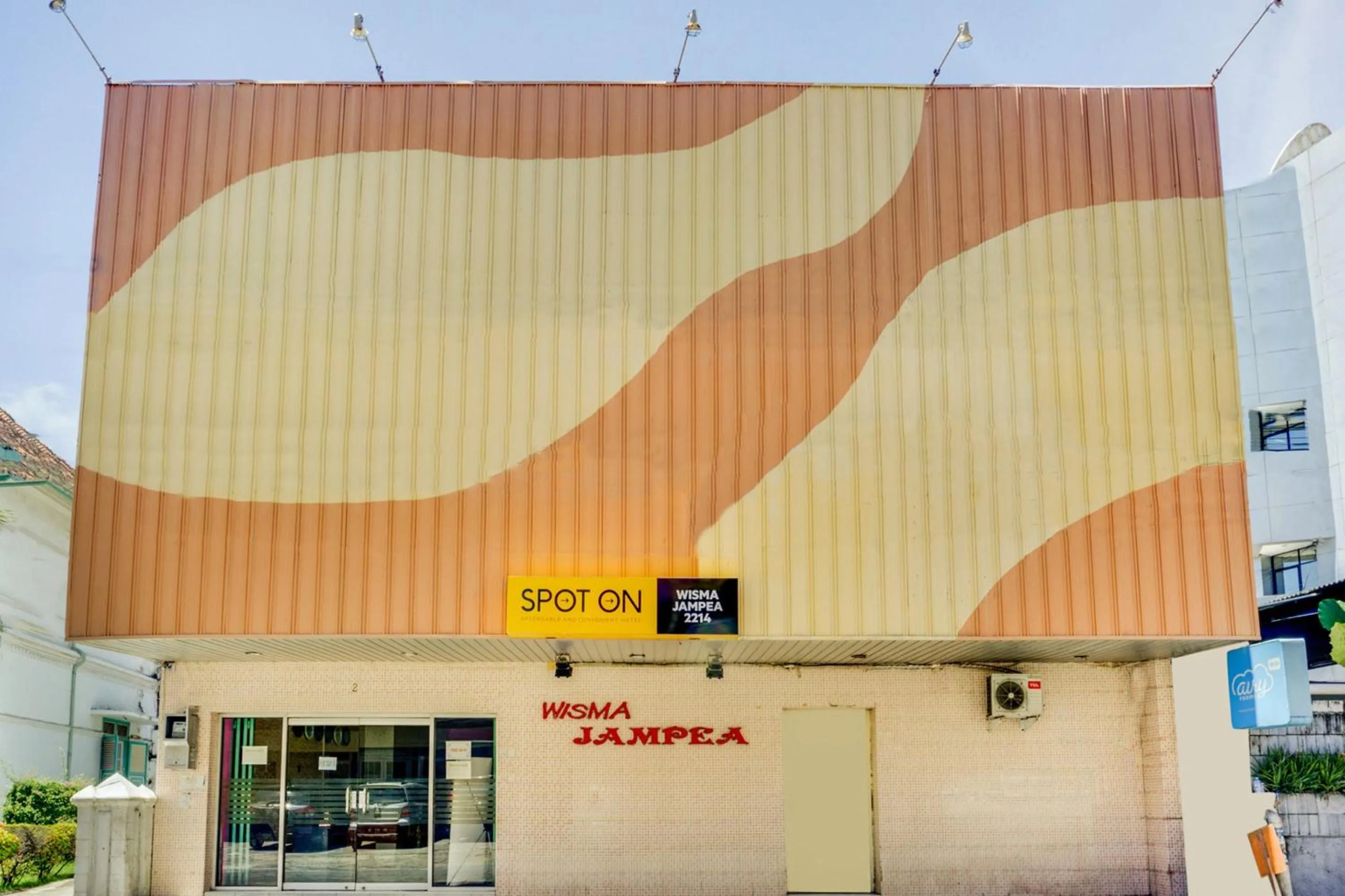 Facade/entrance in Hotel O Wisma Jampea