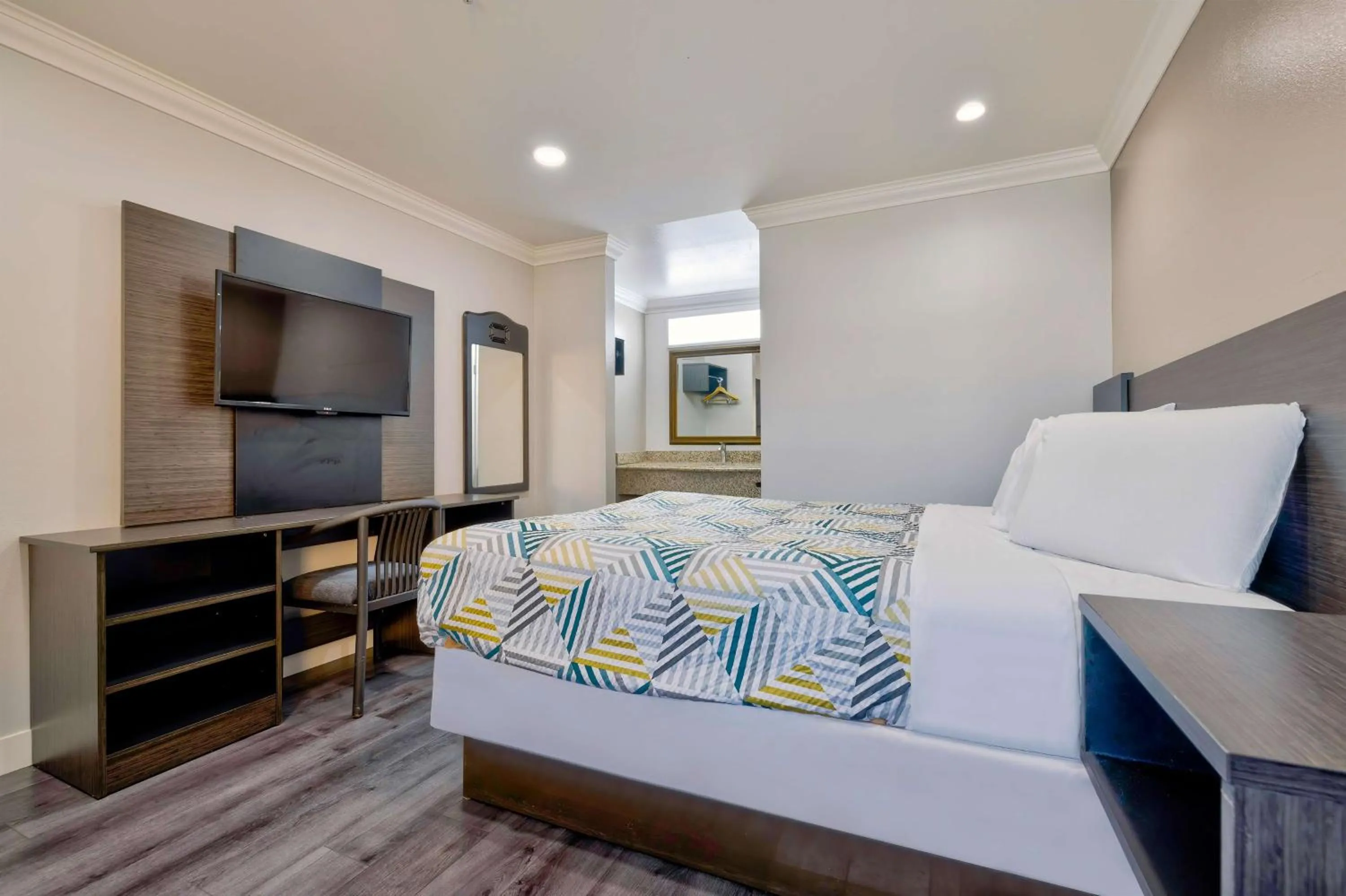 Bedroom, Bed in Motel 6 South Gate CA